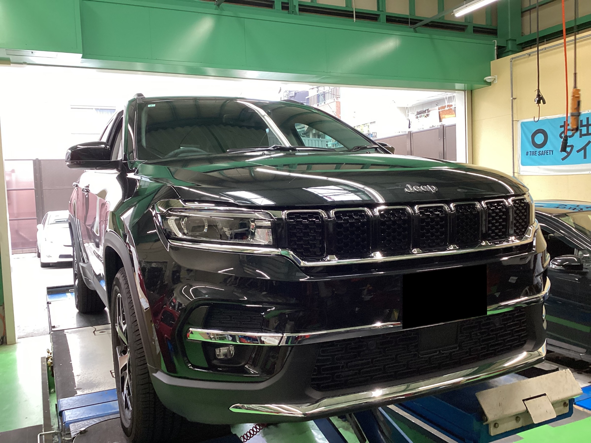 Jeep COMMANDER 【 スタッドレスタイヤ 】交換作業♬輸入車の
