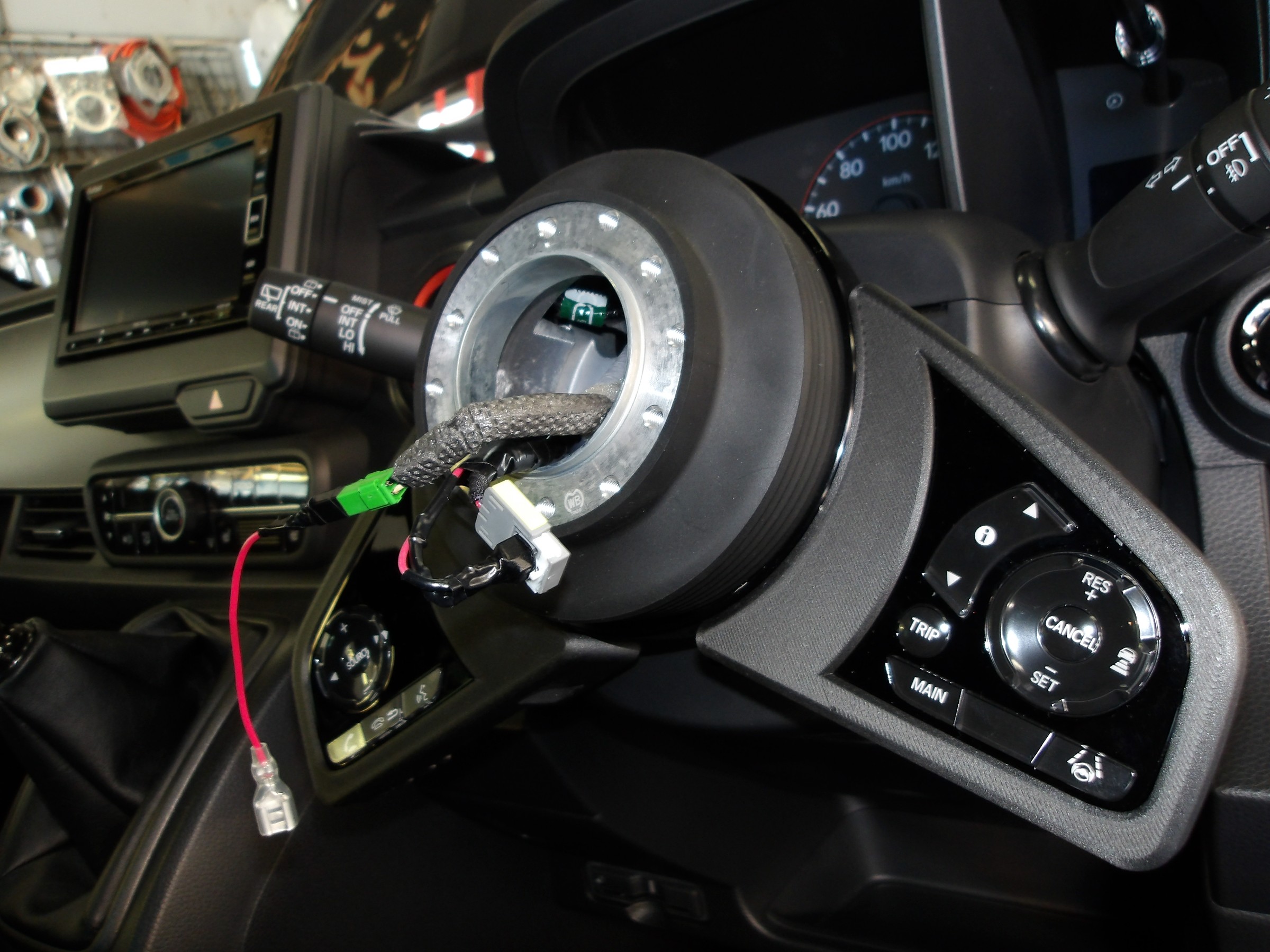 N-ONE（JG3）モモ製スポーツステアリング「プロトタイプ P-1（ブラック