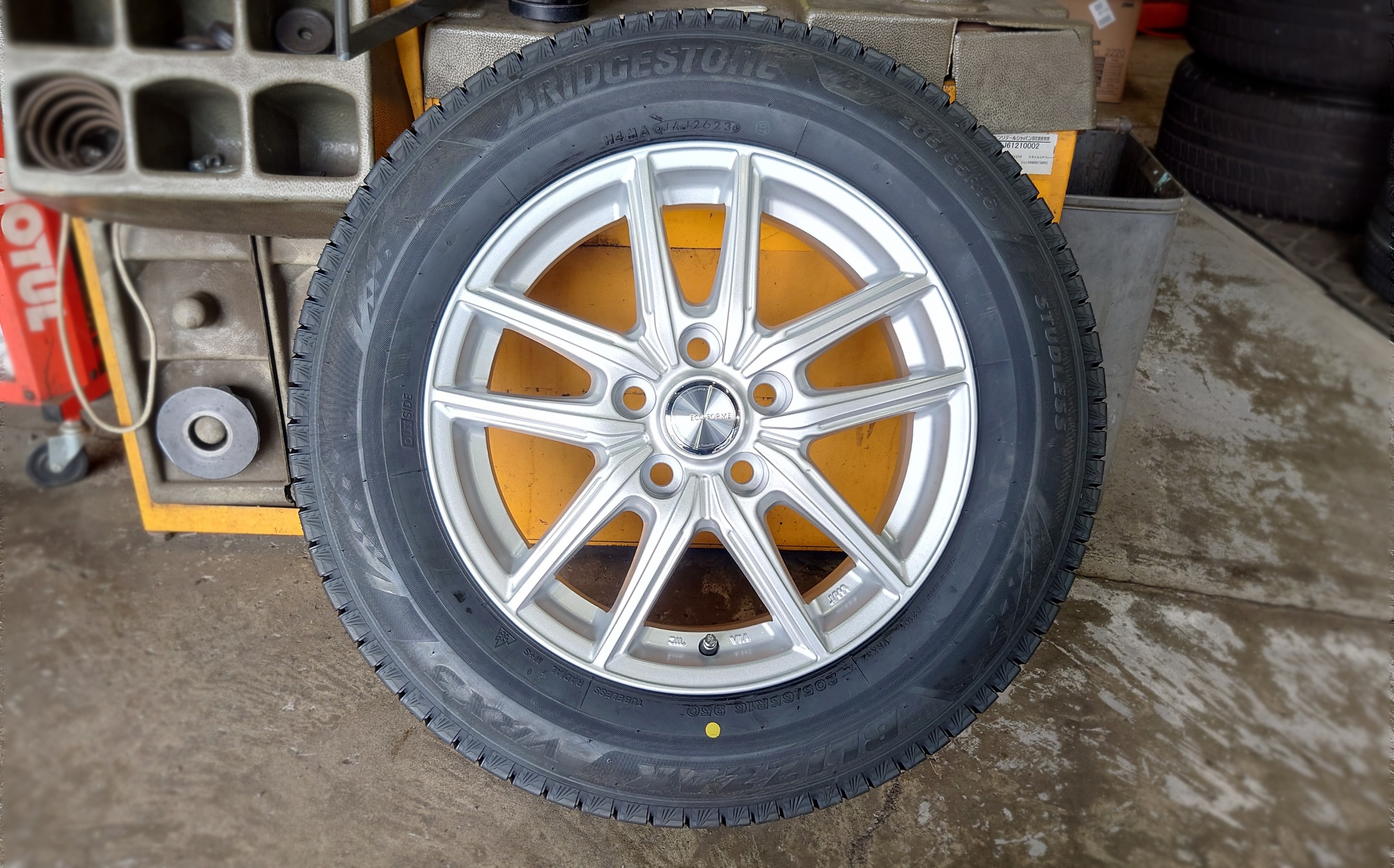 ブリザック VRX3 & エコフォルム SE-20 の装着と PIAA スノーワイパー