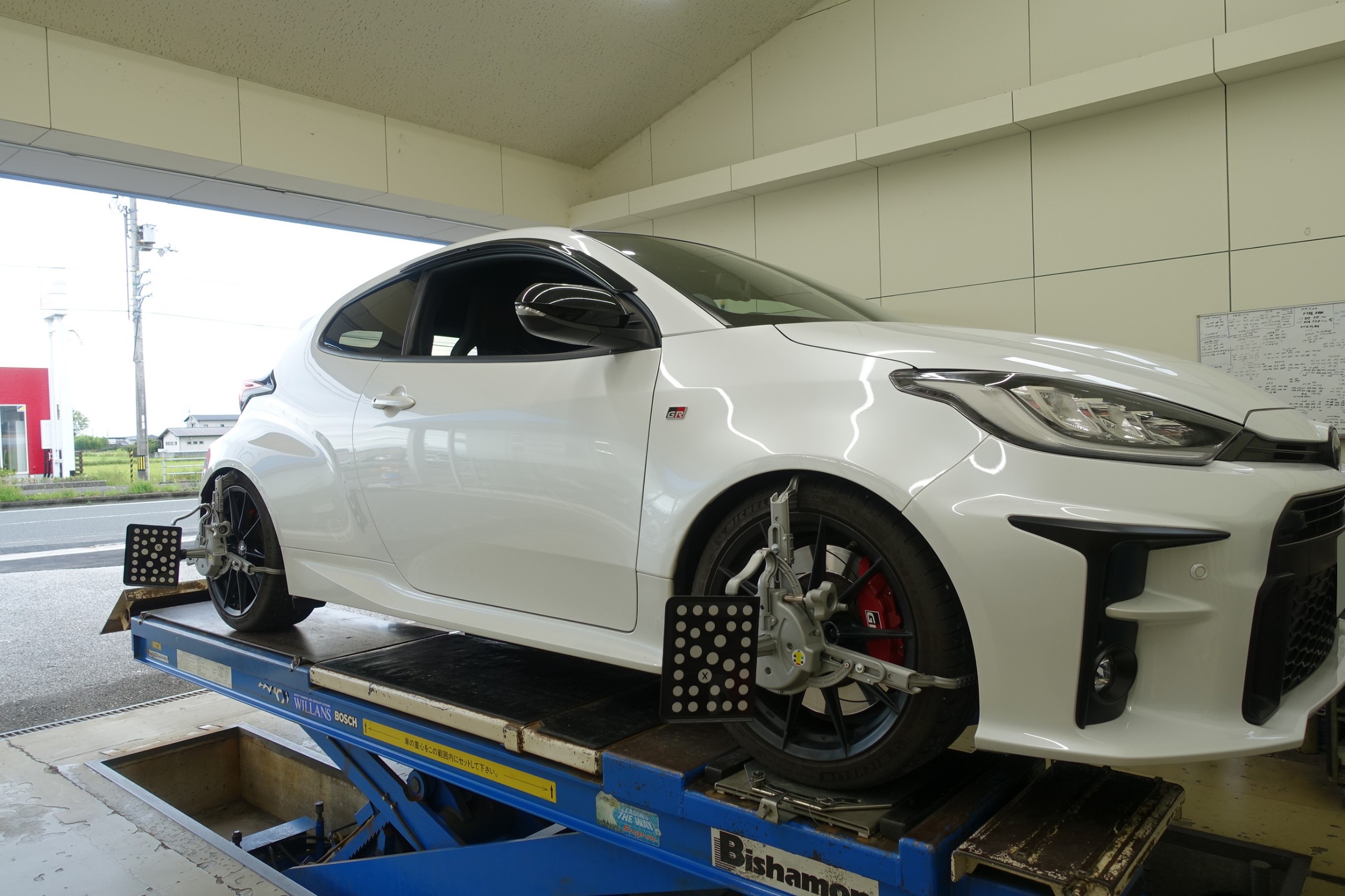 今どきの車高調は硬めのスプリングでも乗り心地が良いんですよ