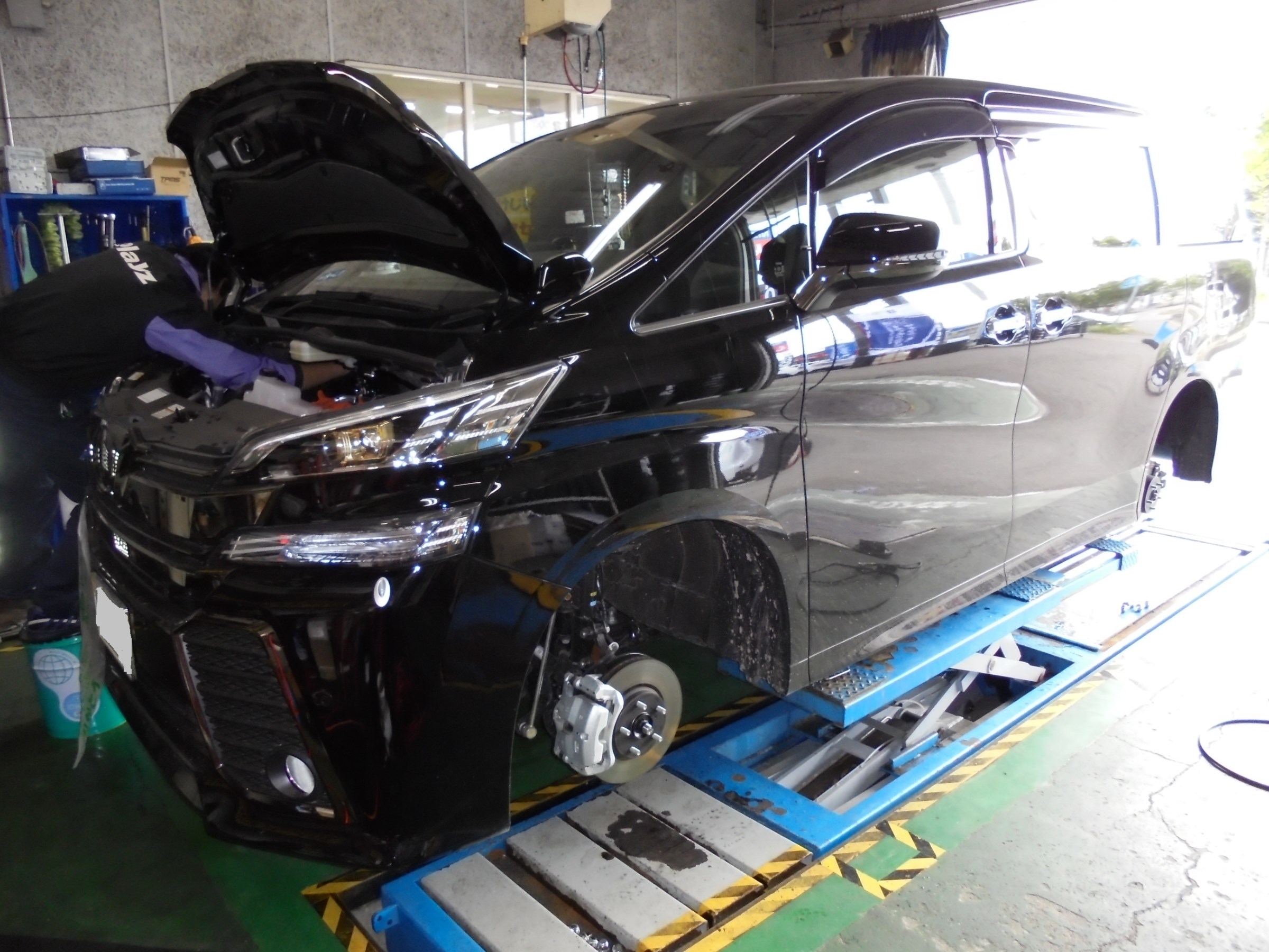ヴェルファイアがやっぱり熱い スタッフ日記 コクピット 白樺 車のカスタマイズにかかわるスタッフより