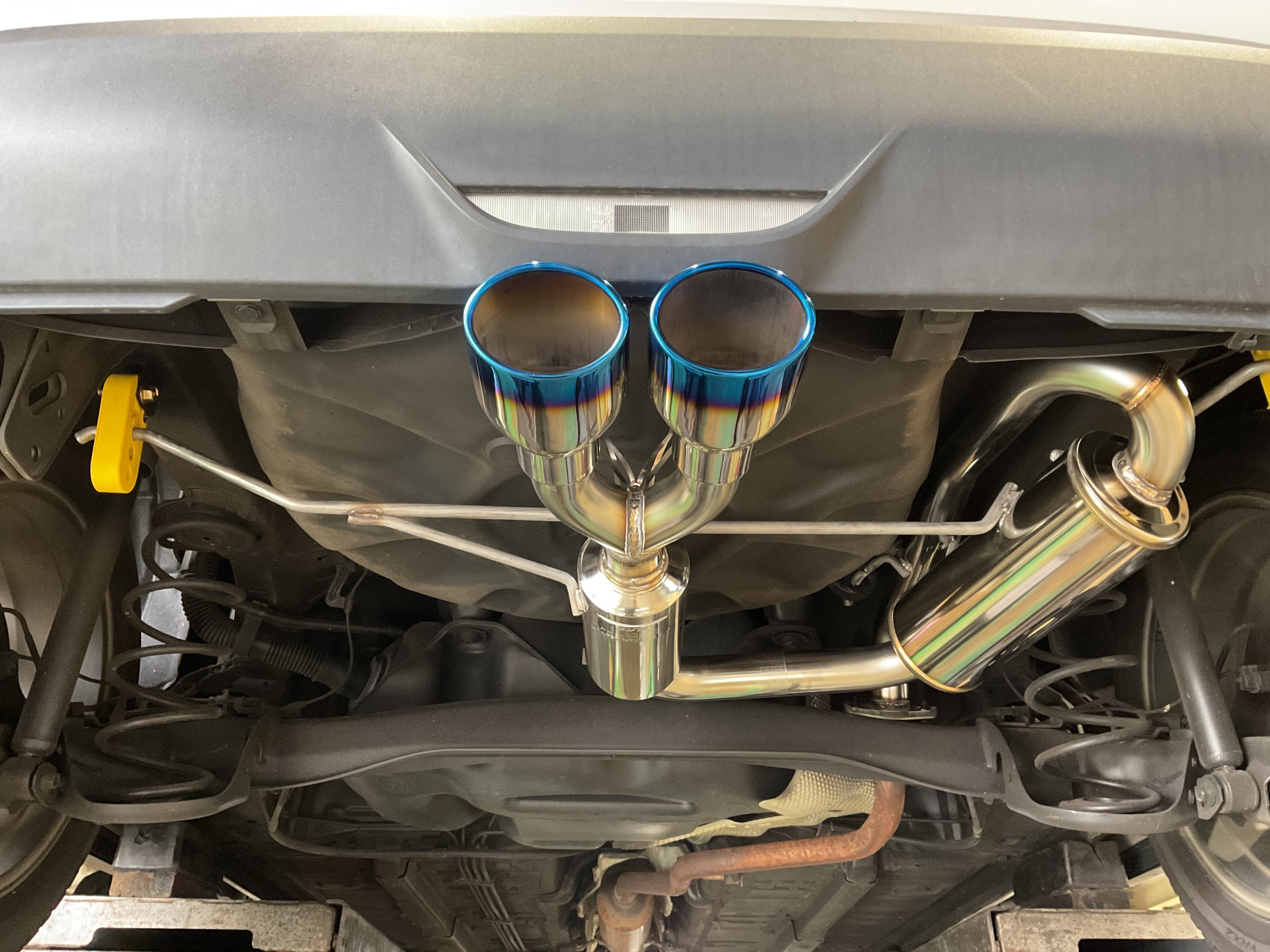 ヤリス　BE FREE センターマフラー MXPA10 ヤリス オールステンマフラー センターW出し | Be Free