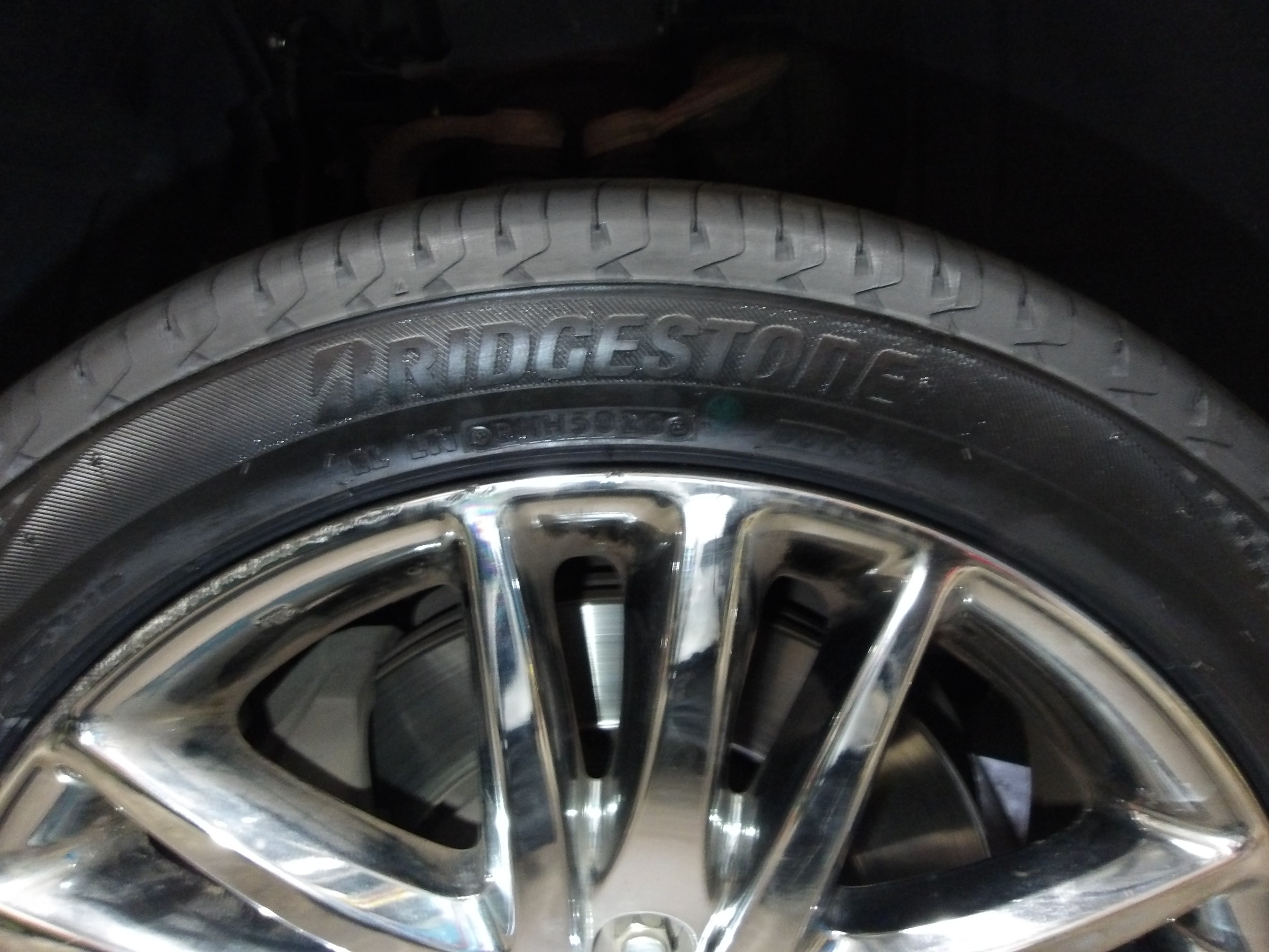 レクサス LS600h ブリヂストンタイヤ「レグノ：GR-XⅡ」装着