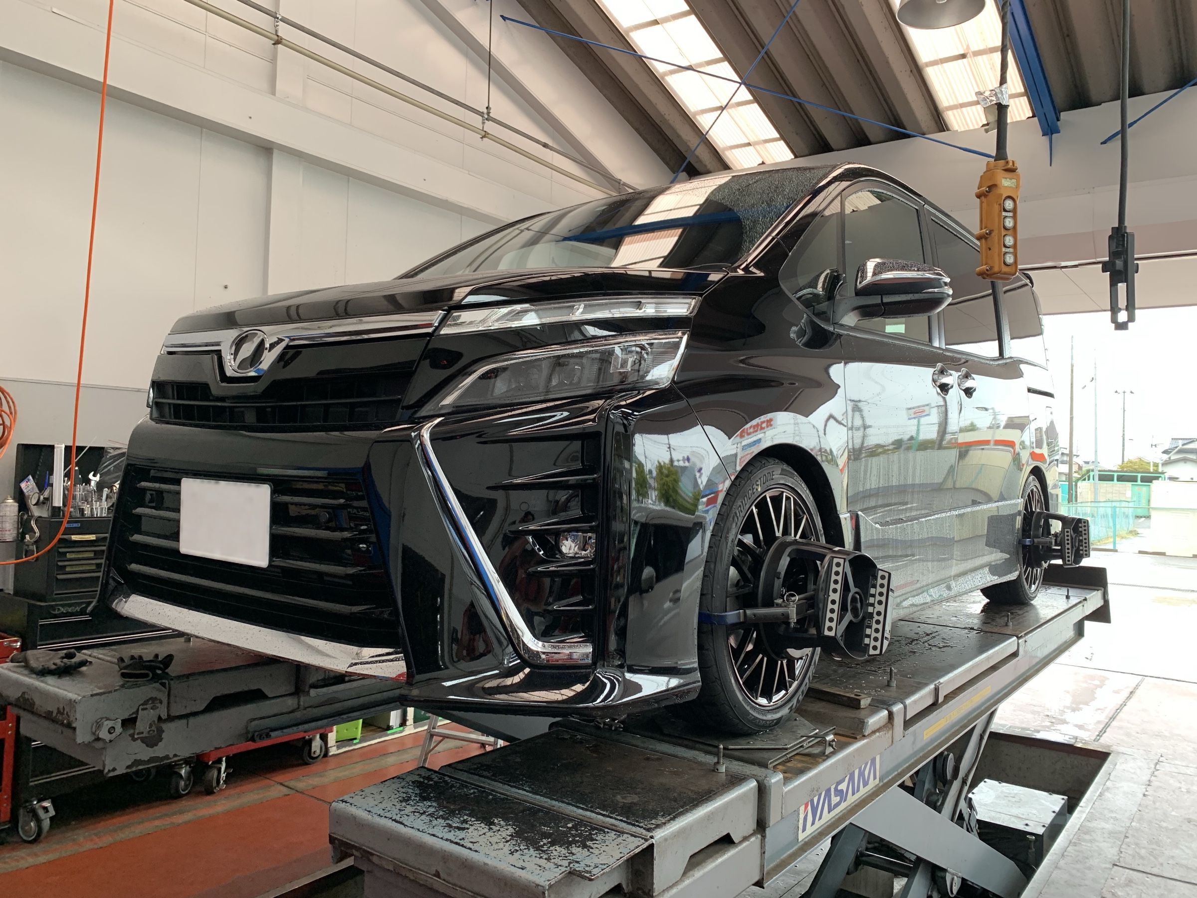 80系 VOXY ZRR85W HKS HIPERMAX-S 車高調取付け | トヨタ