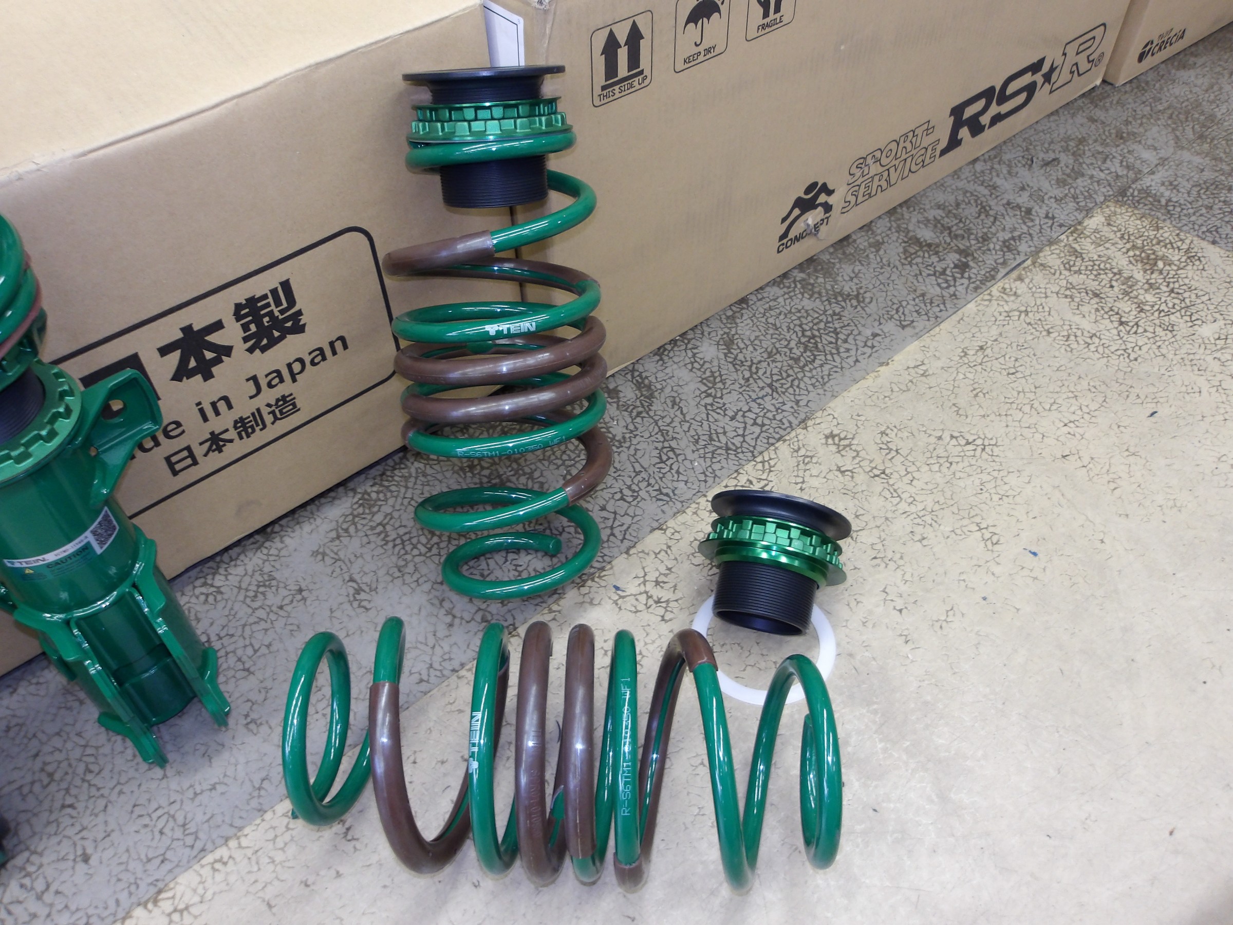 ヤリス（MXPA10）テイン製車高調「FLEX-Z」装着＆アライメント作業