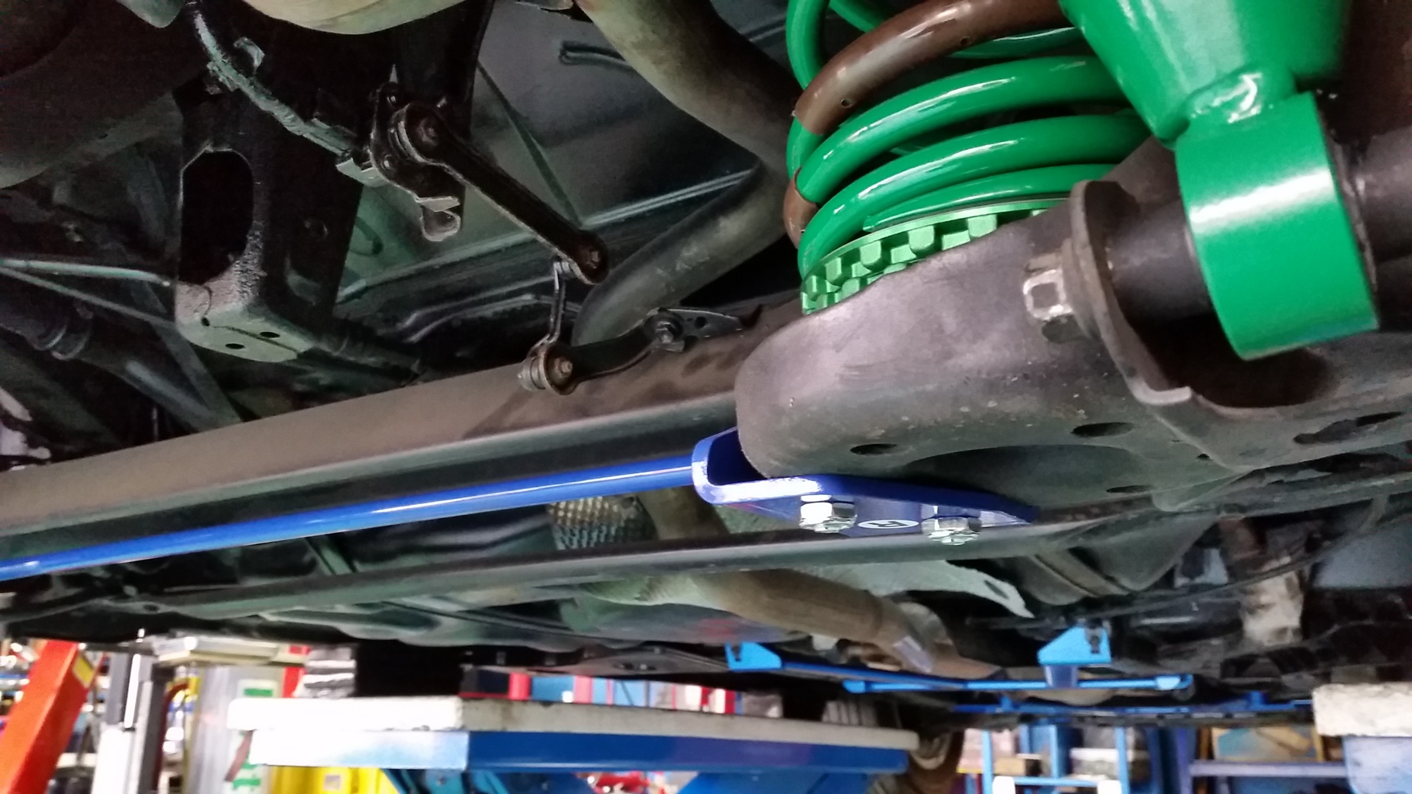 ZVW41プリウスα×TEIN FLEX Zダンパーキット+クスコサスペンション