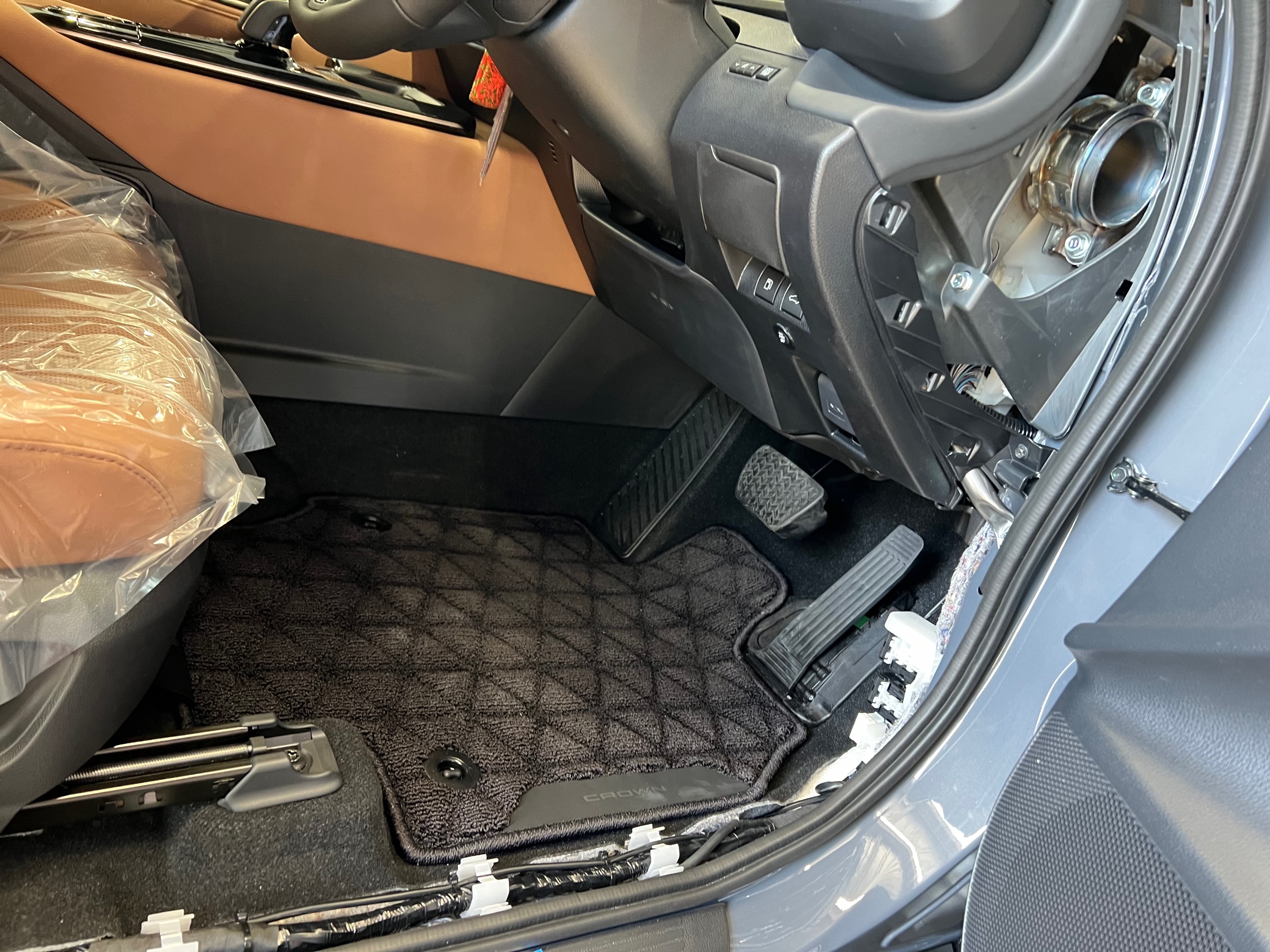 新型クラウンスポーツ レーダー探知機取付け《 CROWN SPORT