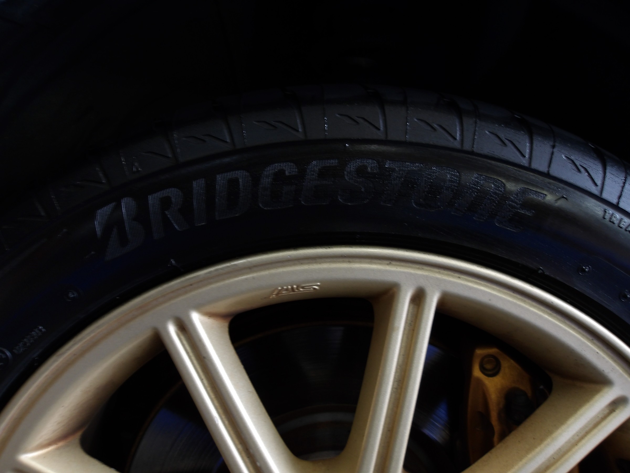 インプレッサWRX（GDB）ブリヂストンタイヤ「ポテンザ S007A