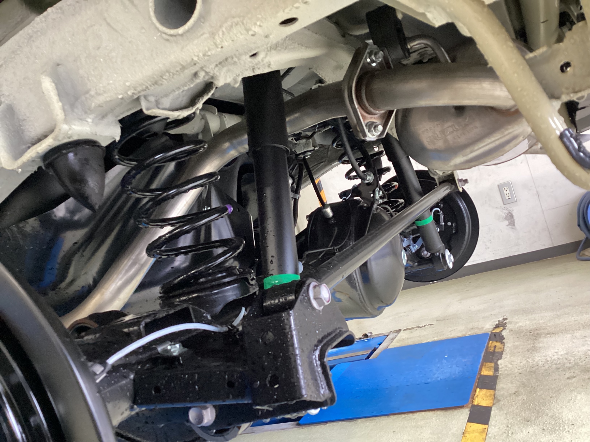 SUZUKI Jimny SIERRA KYB NEW SR MC取付 | 取り付け事例 SUZUKI Jimny SIERRA KYB NEW SR MC取付 | 取り付け事例