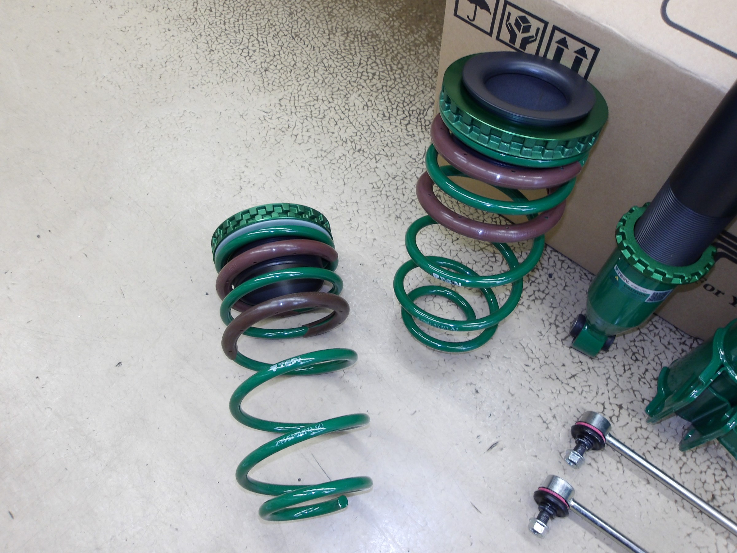 フィットRS（GE8）テイン製車高調「FLEX-Z」装着＆アライメント作業