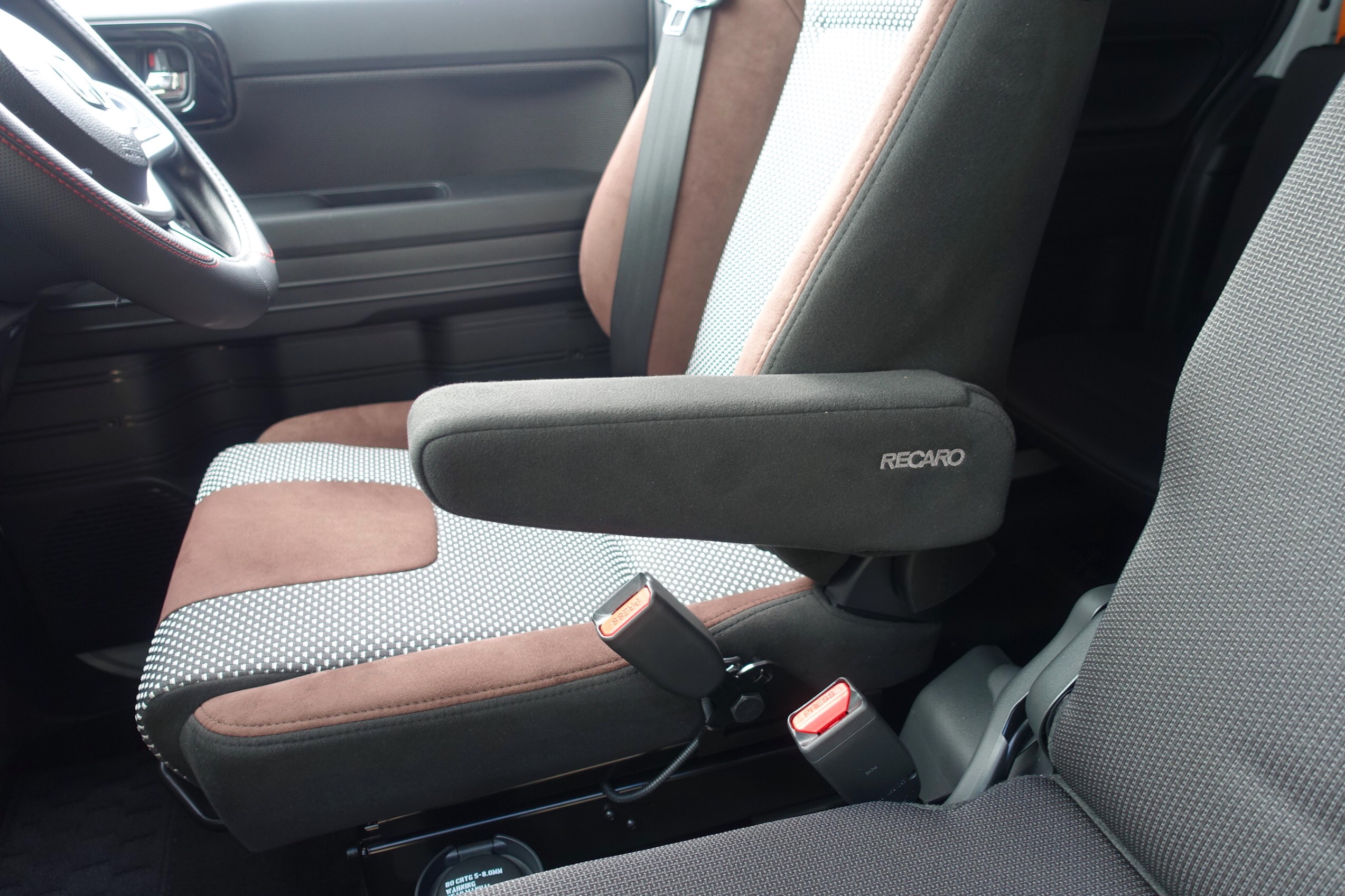 人気のブラウンカラーでシックにキメル！ホンダ N-VAN（JJ2）に