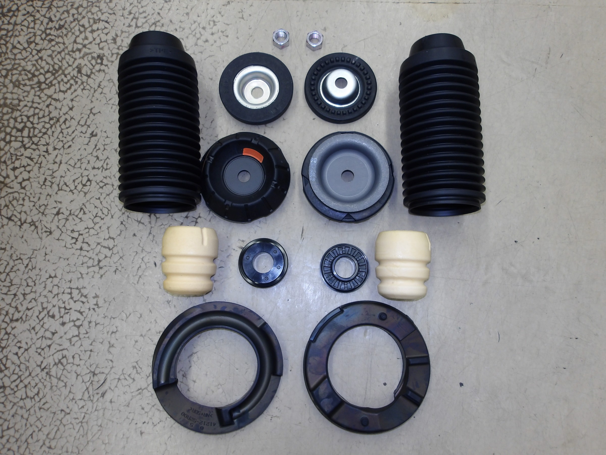 スイフトスポーツ（ZC33S）KYB製「ローファースポーツL・H・S