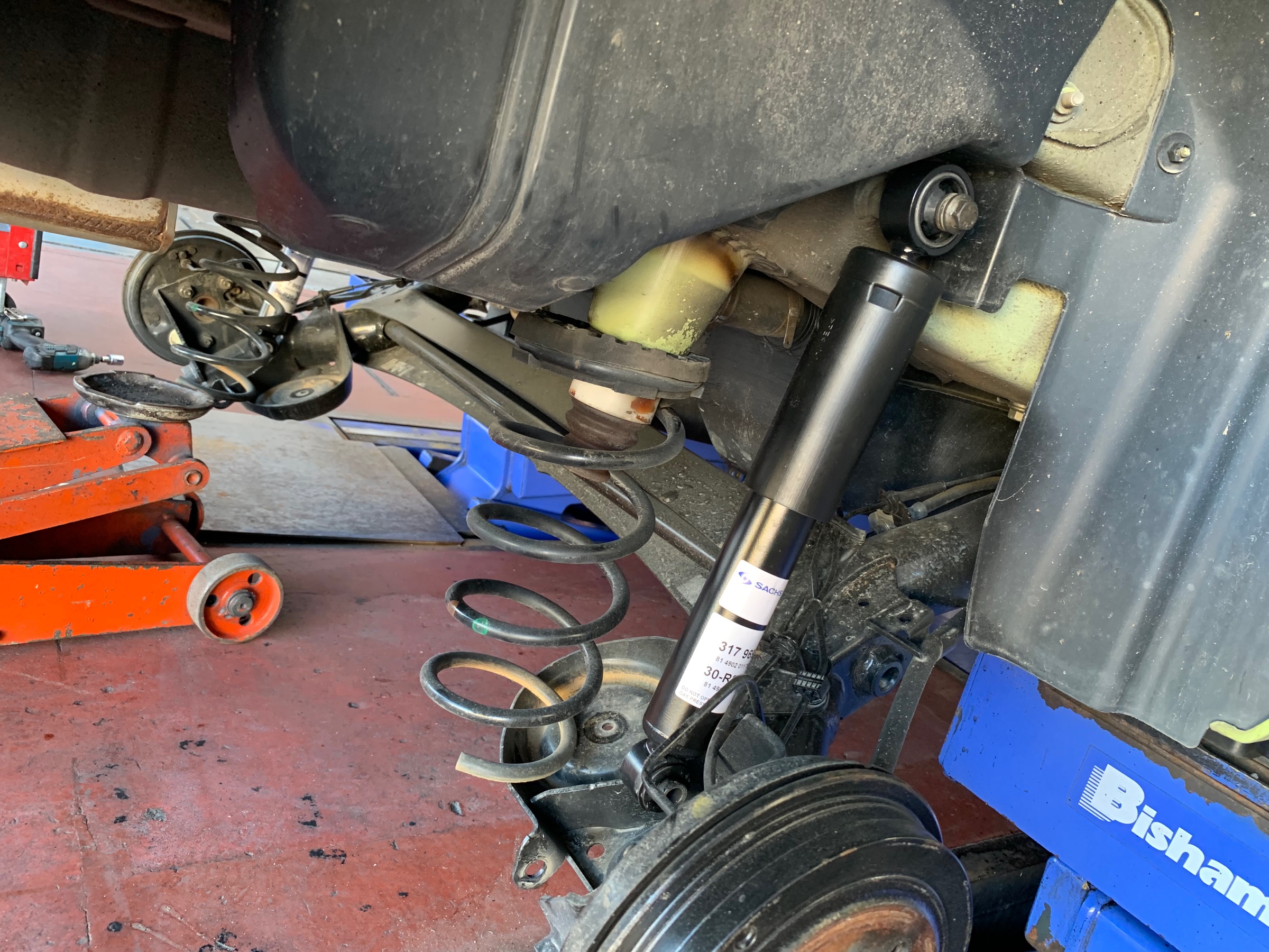 フィアット500 ショックアブソーバー交換 | フィアット 500