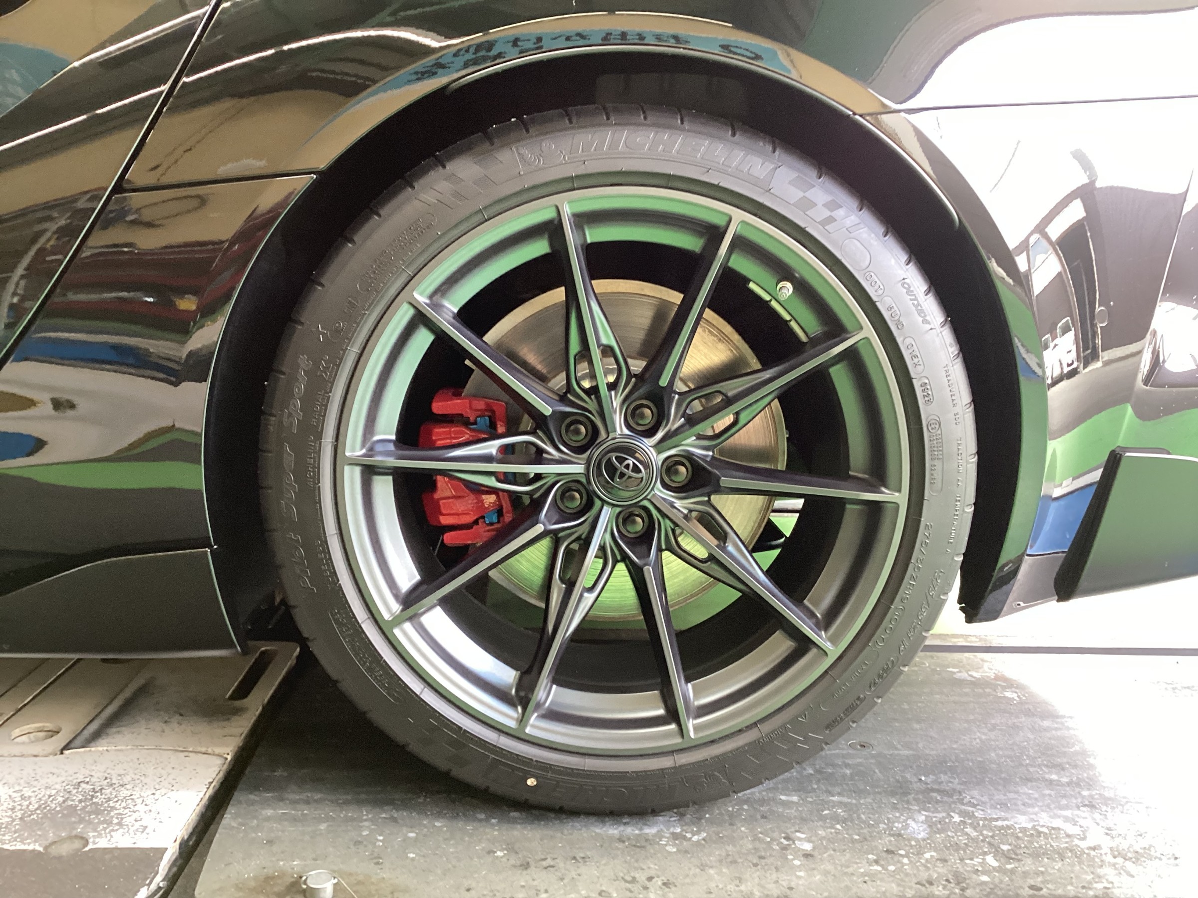 トヨタ GRスープラ 【 ダウンサスペンション 】取付作業～～♬ 国産車の足回り作業はコクピットにお任せください◎ | トヨタ スープラ  足まわり（サスペンション・ブレーキ） 足まわり（サスペンション・ブレーキ） > サスペンションパーツ関連取付 | スタッフ 日記 