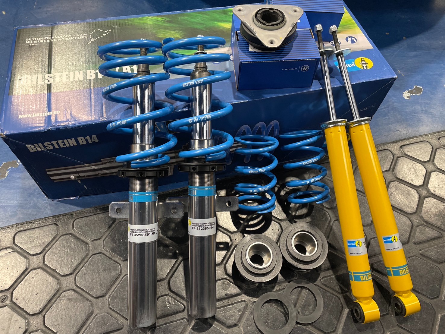 ☆やはり欧州車にはBILSTEINがお似合い！？☆ | ルノー ルーテシア 足