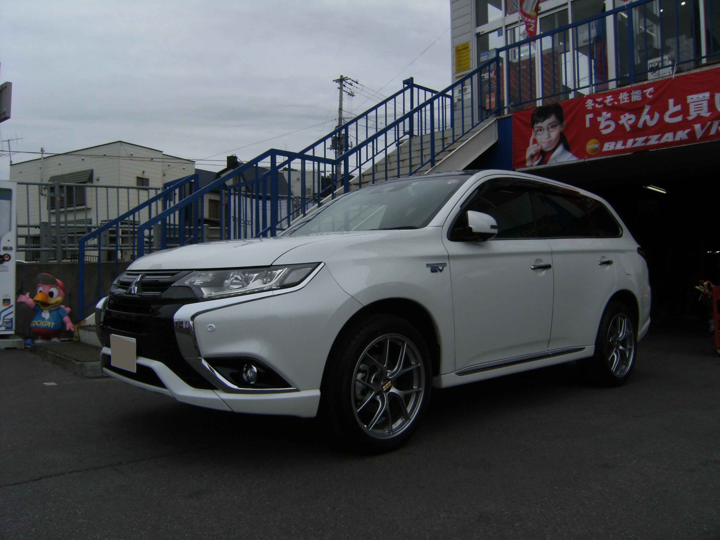 アウトランダーphev Recaro Sp X 2 三菱 アウトランダー インテリア インテリア 各種シート取付 Pit作業レポート Cockpit Age3 コクピットエイジ 車のカスタマイズにかかわるスタッフより
