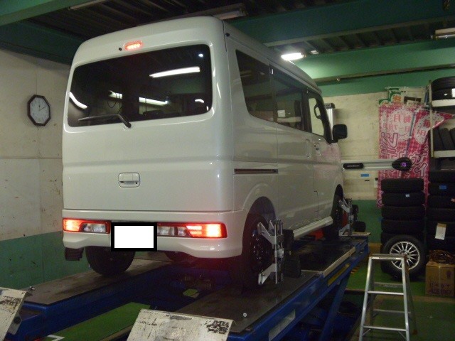 DA17Wを流行りのスタイルに☆ | スズキ エブリイワゴン 足まわり（サスペンション・ブレーキ） 足まわり（サスペンション・ブレーキ） >  サスペンションパーツ関連取付 | アフターパーツ取り付け事例☆ | コクピット 麻生 | お店の得意技紹介
