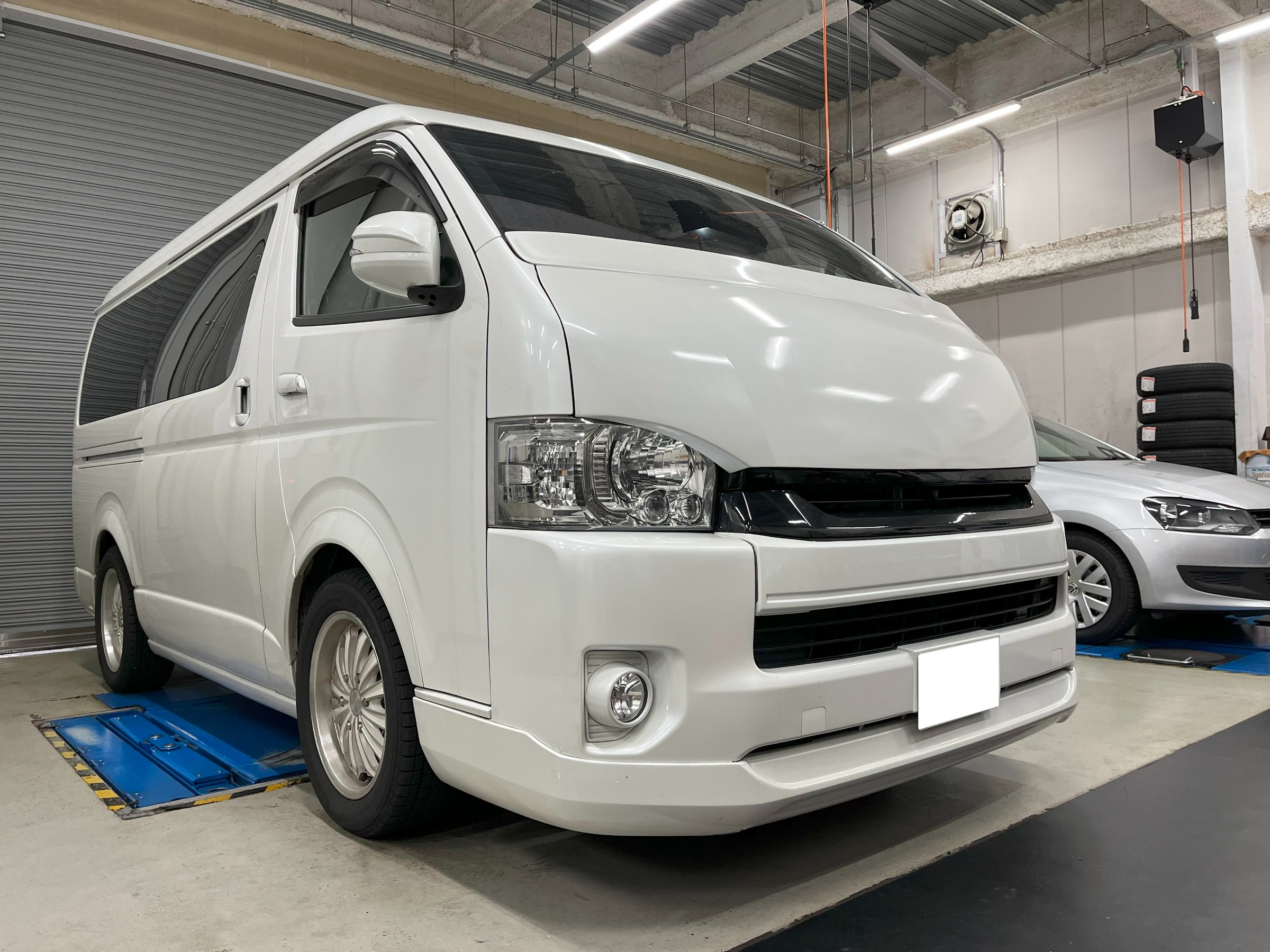 ハイエース カスタム TRH211K【BLITZ COMPRESSOR SYSTEM】取付