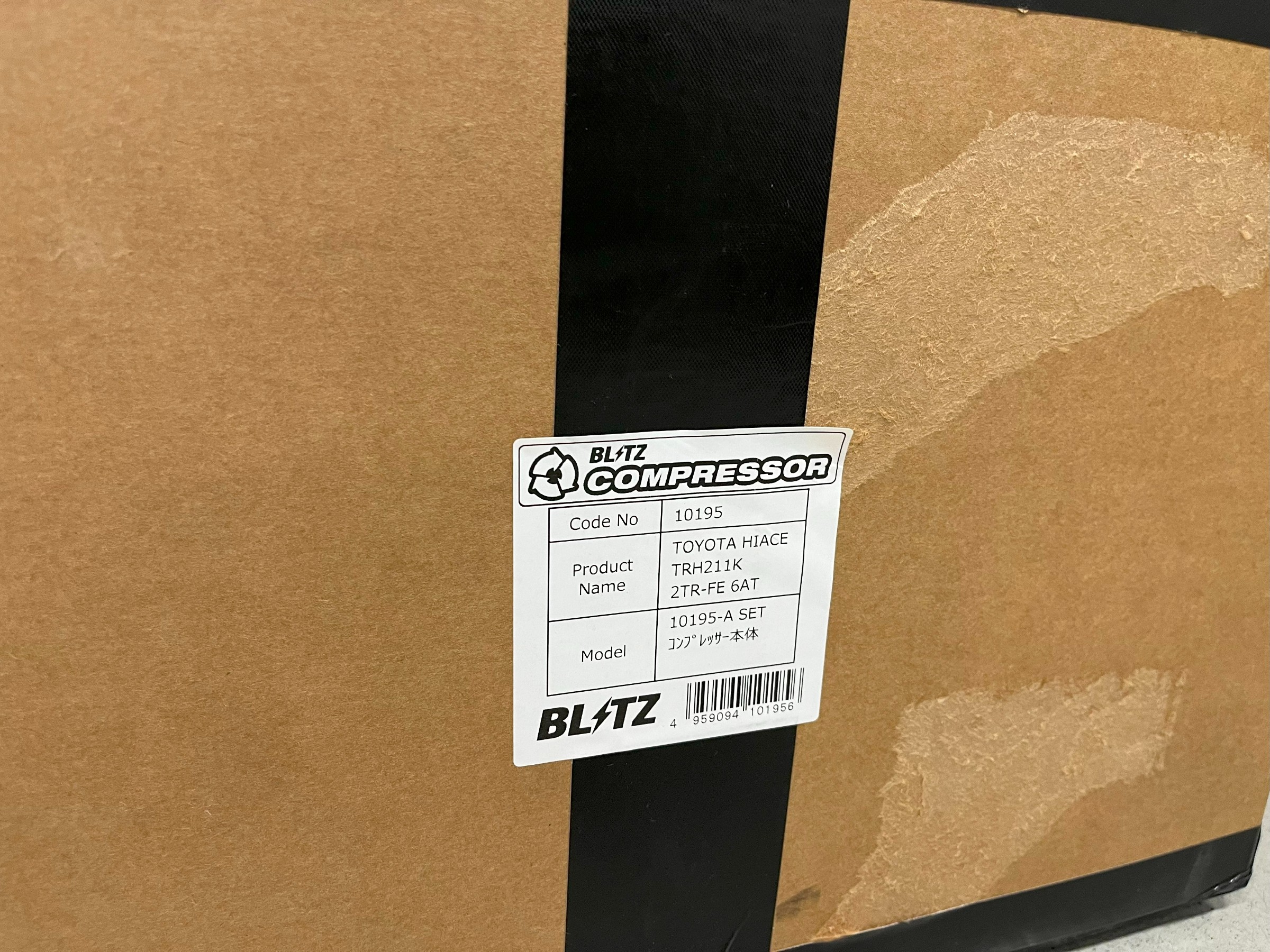 ハイエース カスタム TRH211K【BLITZ COMPRESSOR SYSTEM】取付