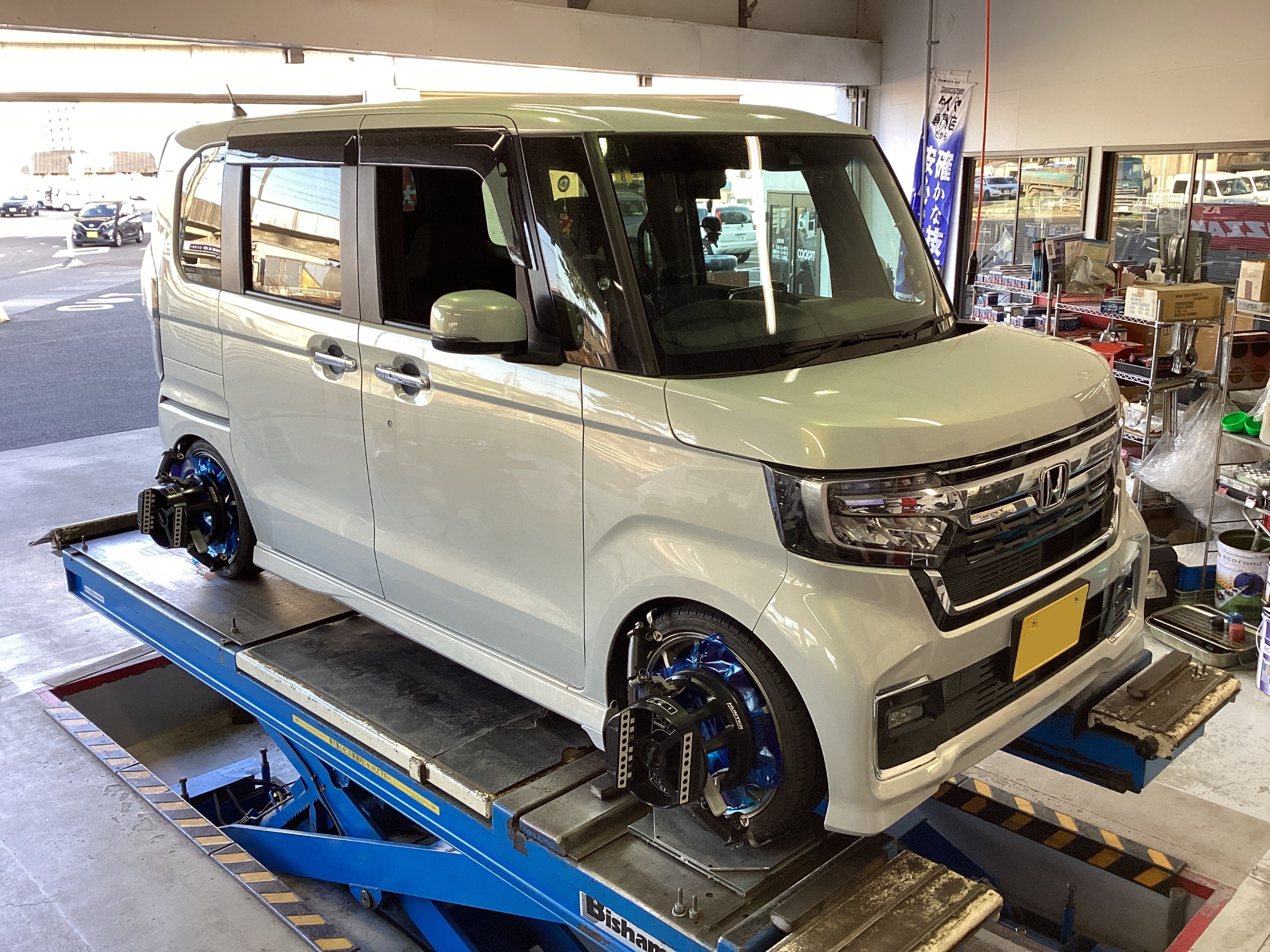 N-BOX カスタム JF3 車高調取り付けます！ | ホンダ N-BOX
