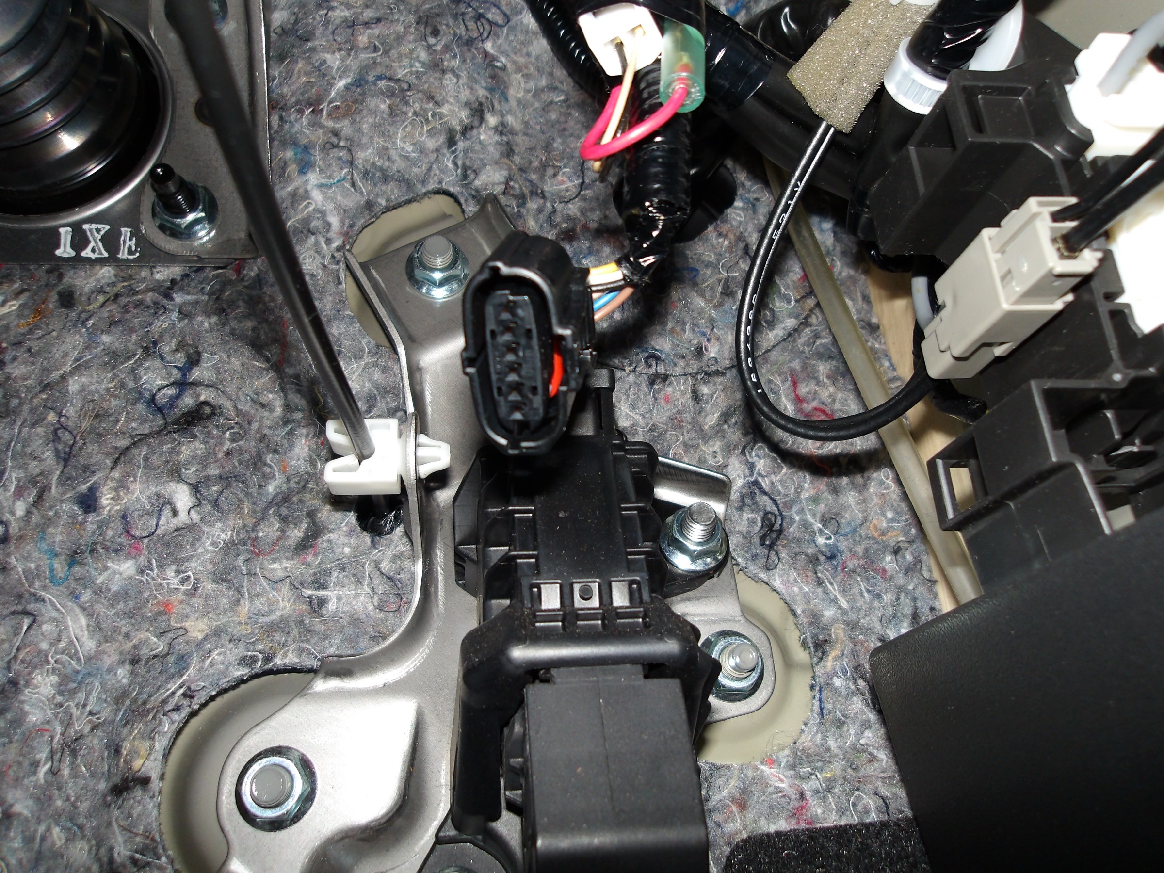 ジムニー シエラ（JB74W）Pivot製電子スロットルコントローラー