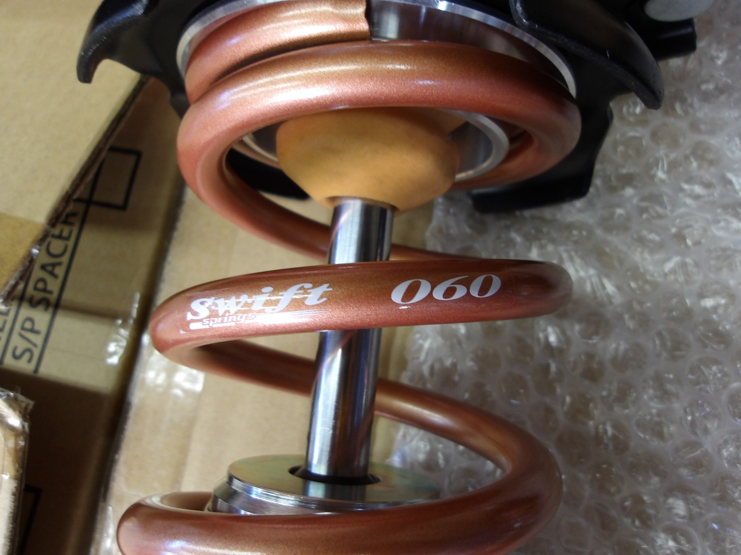 BRZ（ZC6）エナペタル製当店オリジナル車高調（E12）装着