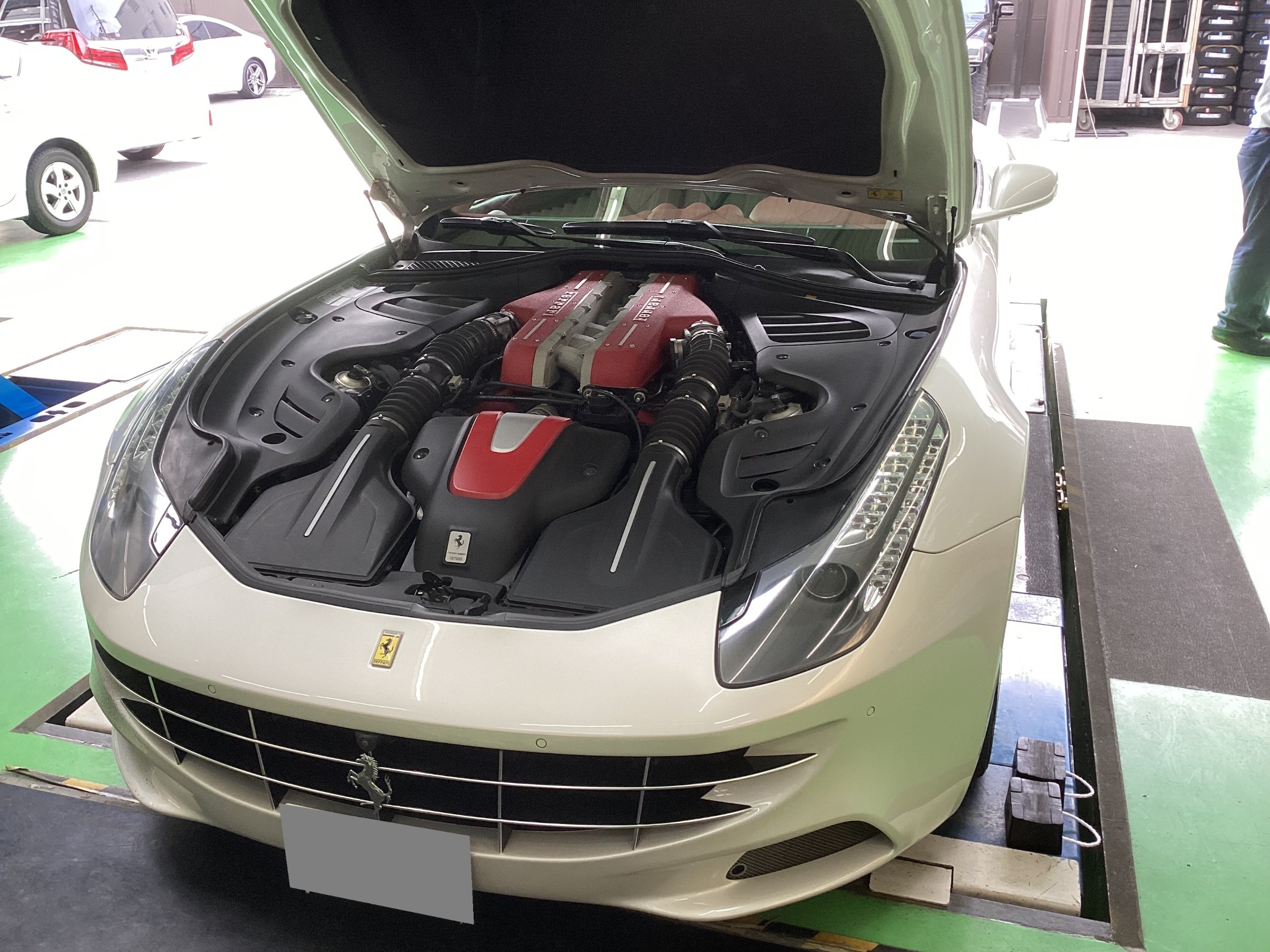 Ferrari 【 エンジンオイル 】交換作業～～♬ 輸入車の