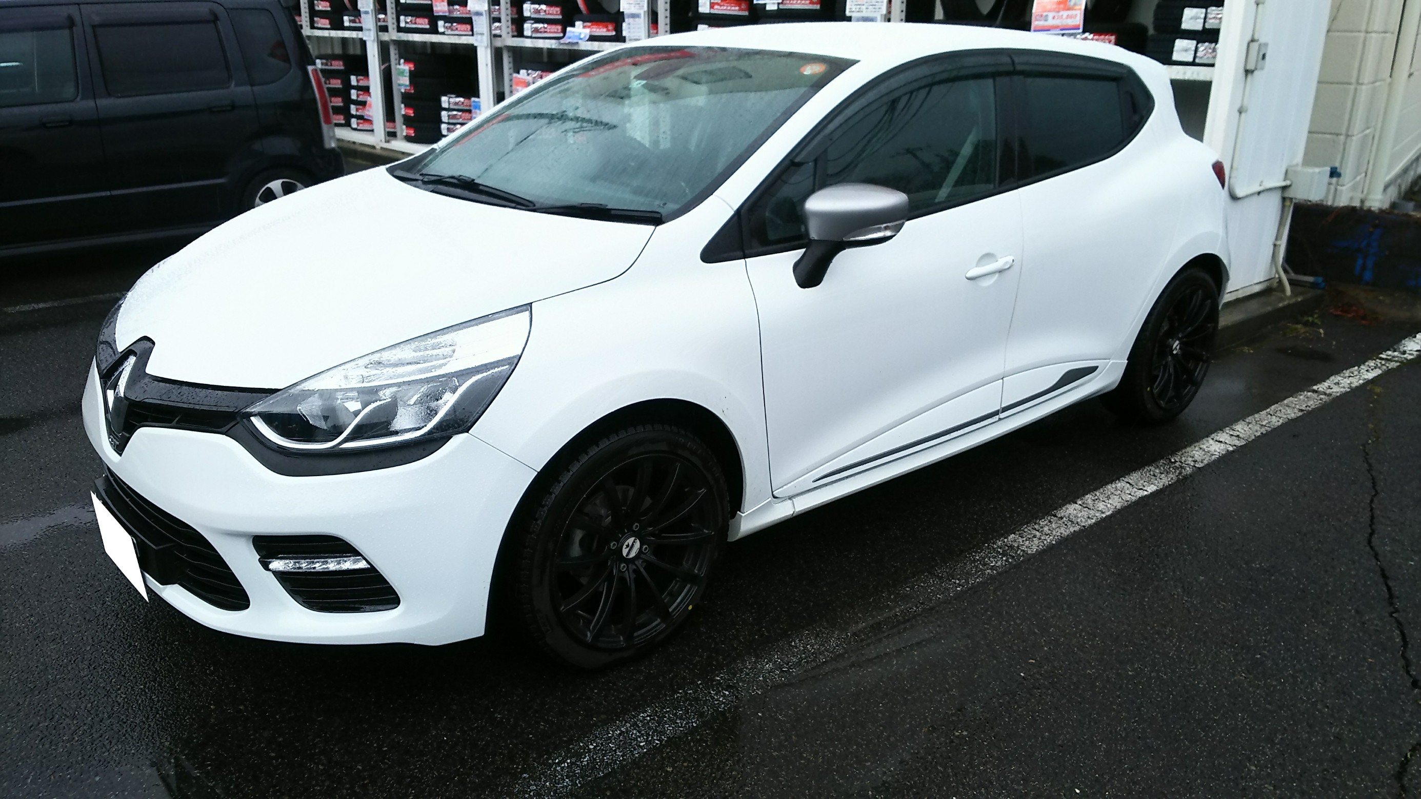 ルノー ルーテシアgt キャリパーペイント ルノー ルーテシア 足まわり サスペンション ブレーキ 足まわり サスペンション ブレーキ その他足回り関連パーツ スタッフ日記 コクピット モリオカ 車のカスタマイズにかかわるスタッフより