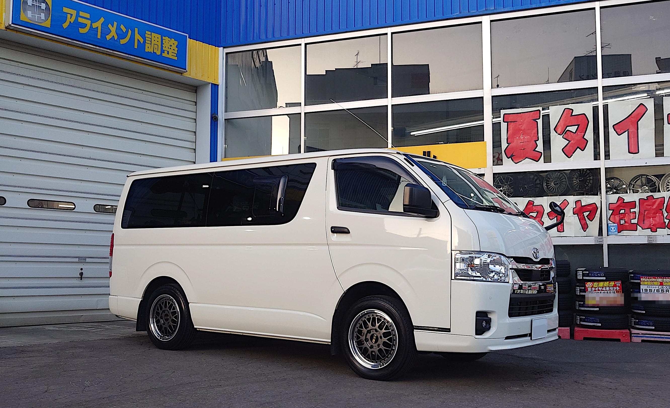 BBS RT-X & ブリヂストン GL-R の装着作業 ／ トヨタ ハイエース