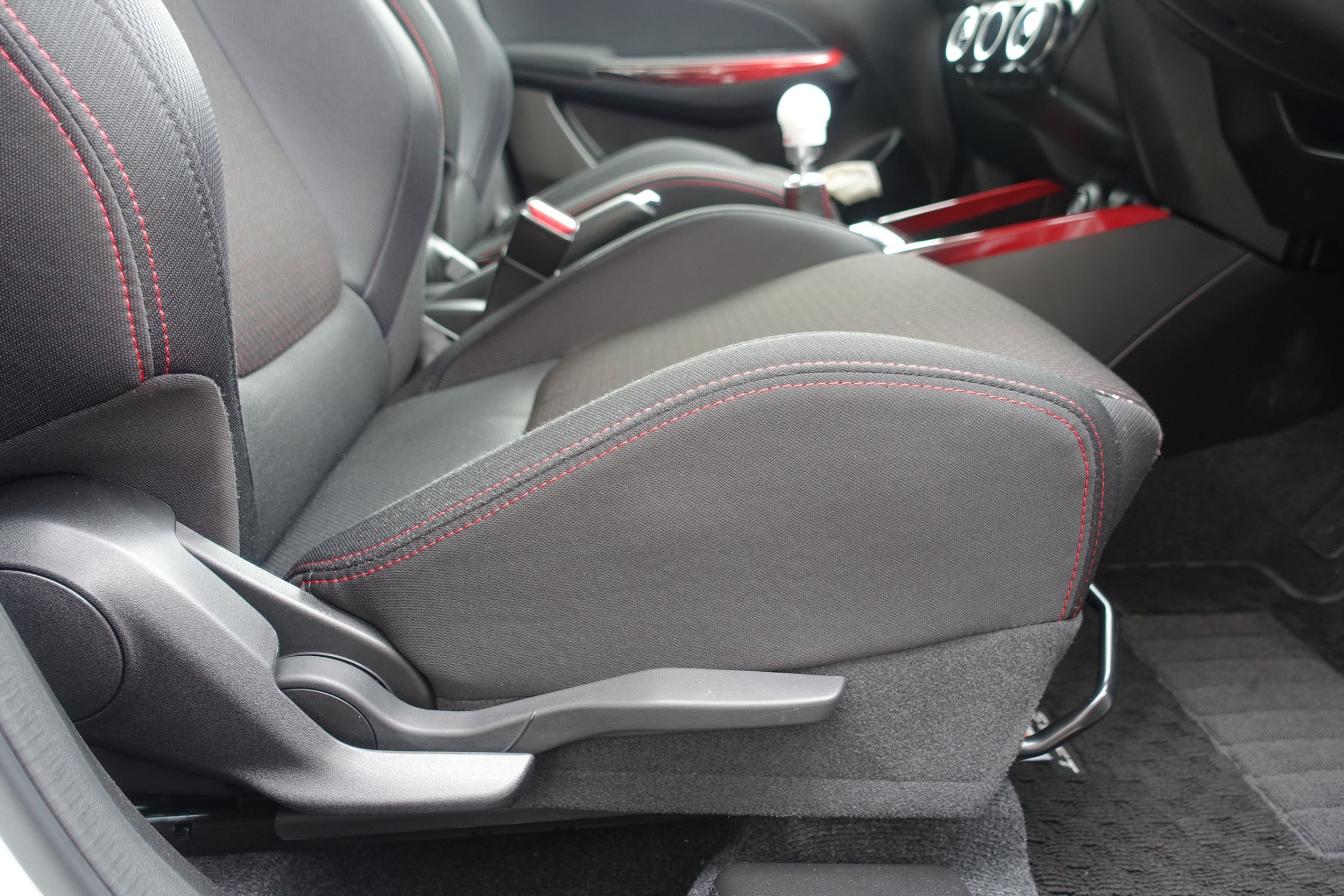 レカロのニューモデルはポジション調整が重要かも！？スズキ スイフト