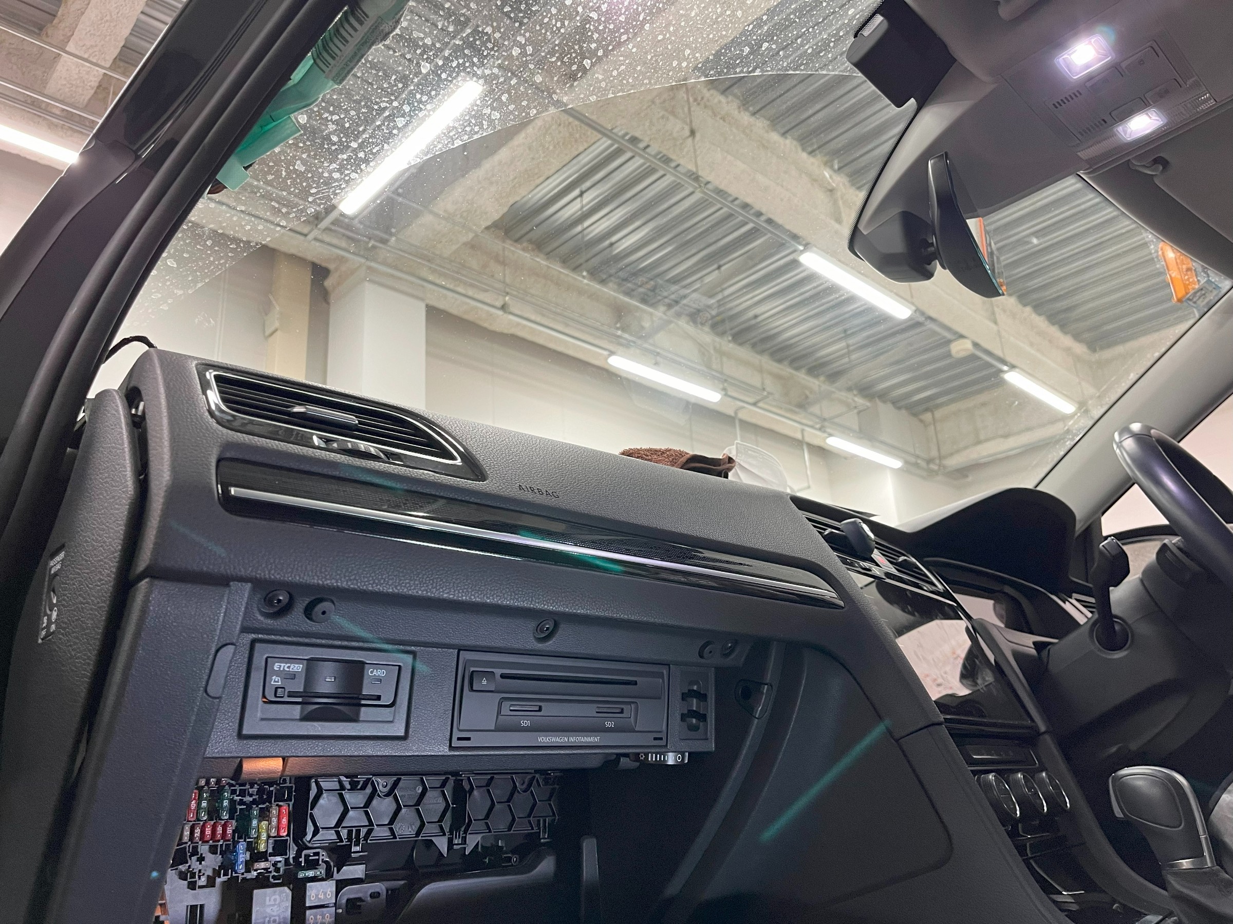 ゴルフ　ナビendレコーダー フォルクスワーゲン ゴルフTSI ドライブレコーダー取り付け