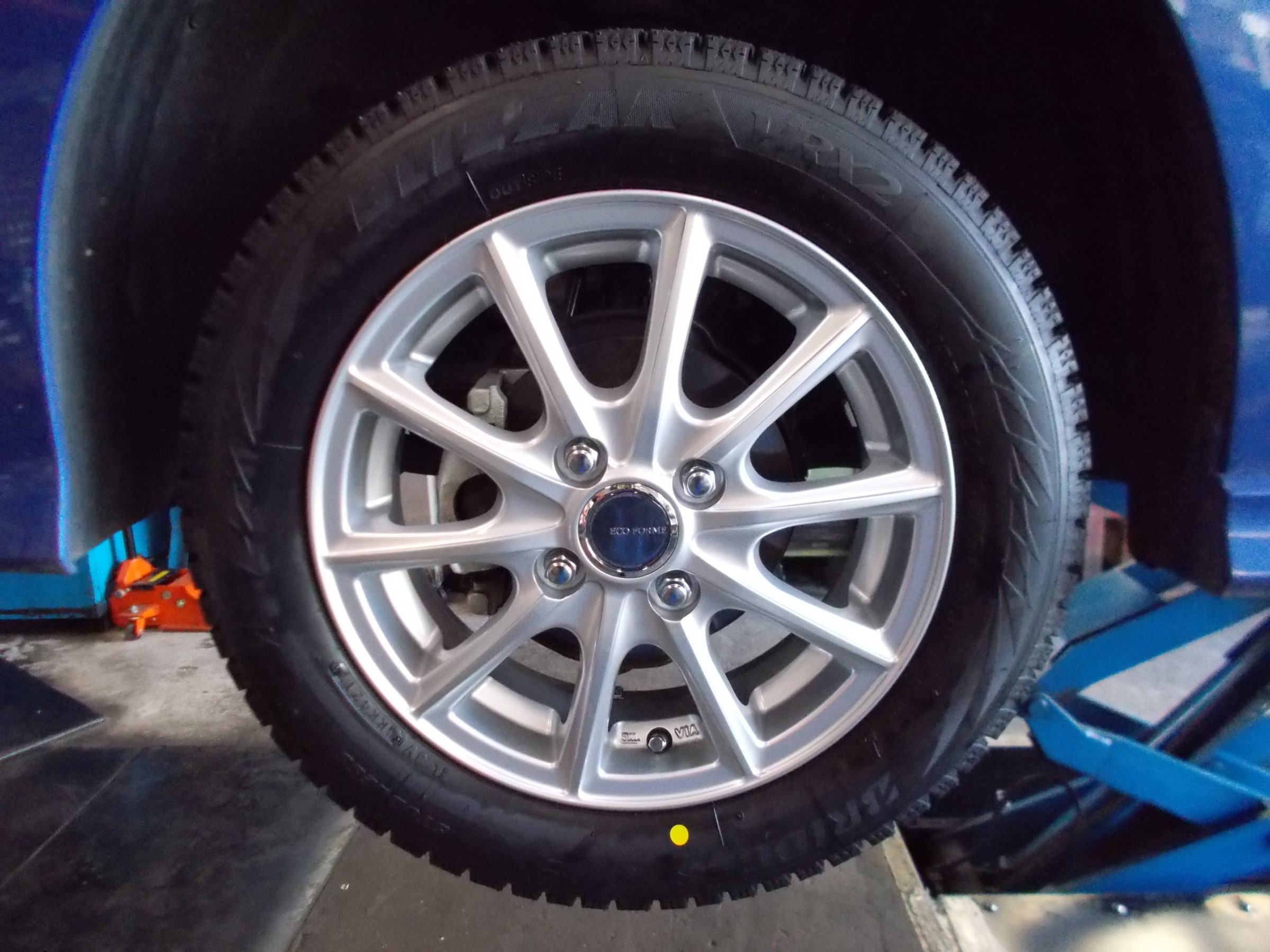 N-BOX ブリヂストンスタッドレスタイヤ「ブリザック VRX2」＆「エコ