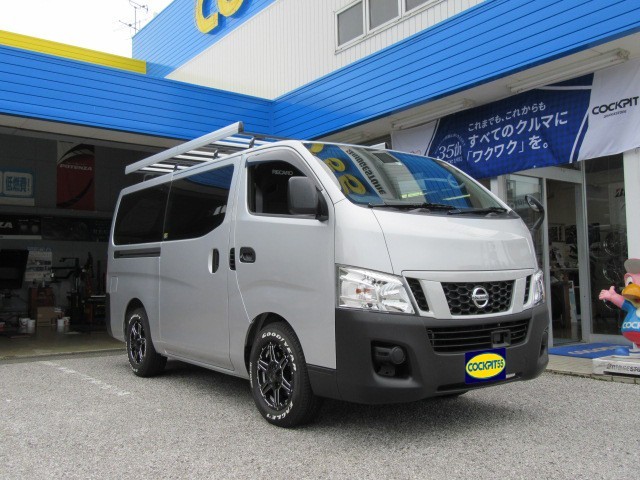 荷物が てんこ盛り で後ろが全く見えない商用車の方は必見ですよ 日産 Nv350キャラバンに セルスター デジタルインナーミラー Cs 1000sm の取り付け 日産 Nv350キャラバン 店長アサコのブログ コクピット 55 車 のカスタマイズにかかわるスタッフより