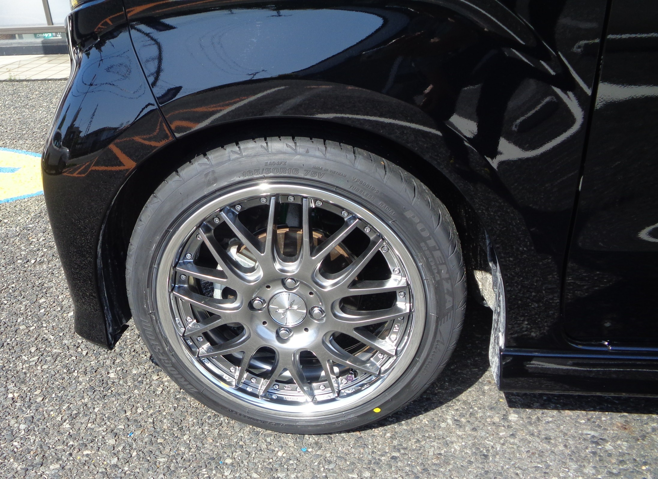 ホンダ N-BOXカスタムにTEIN車高調と、MAVERICK 709M＆ブリヂストン