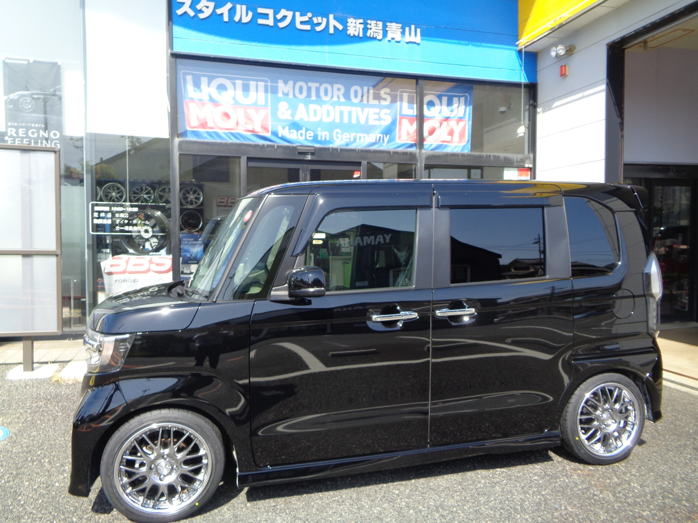 ホンダ N-BOXカスタムにTEIN車高調と、MAVERICK 709M＆ブリヂストン