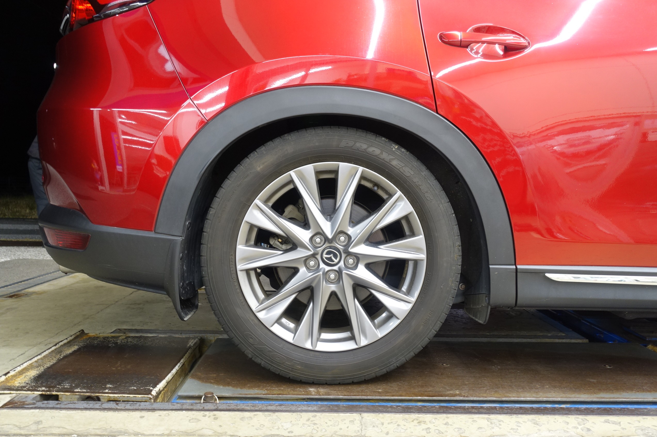 最近人気のSUVをローダウンしてスポーティーな仕上がりに！マツダ CX-8