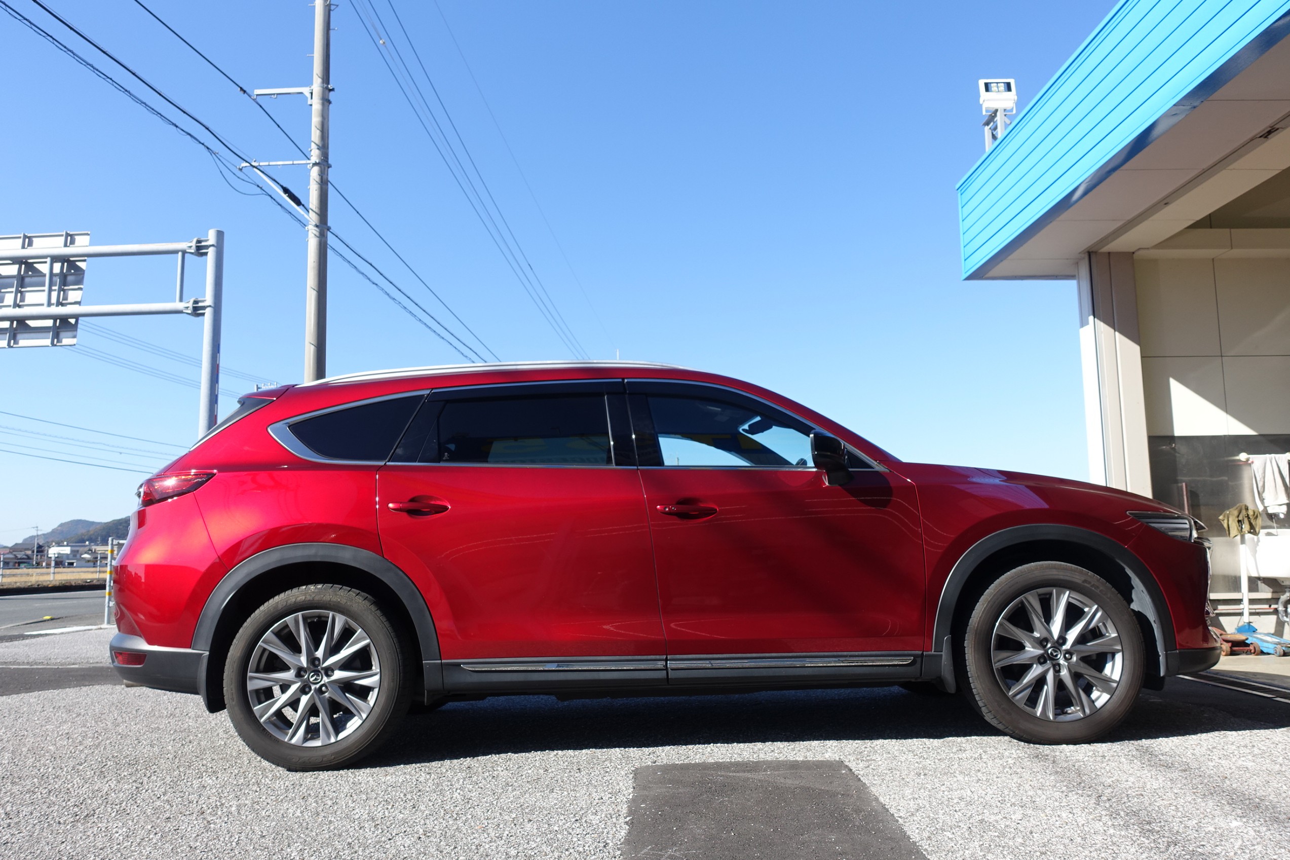 最近人気のSUVをローダウンしてスポーティーな仕上がりに