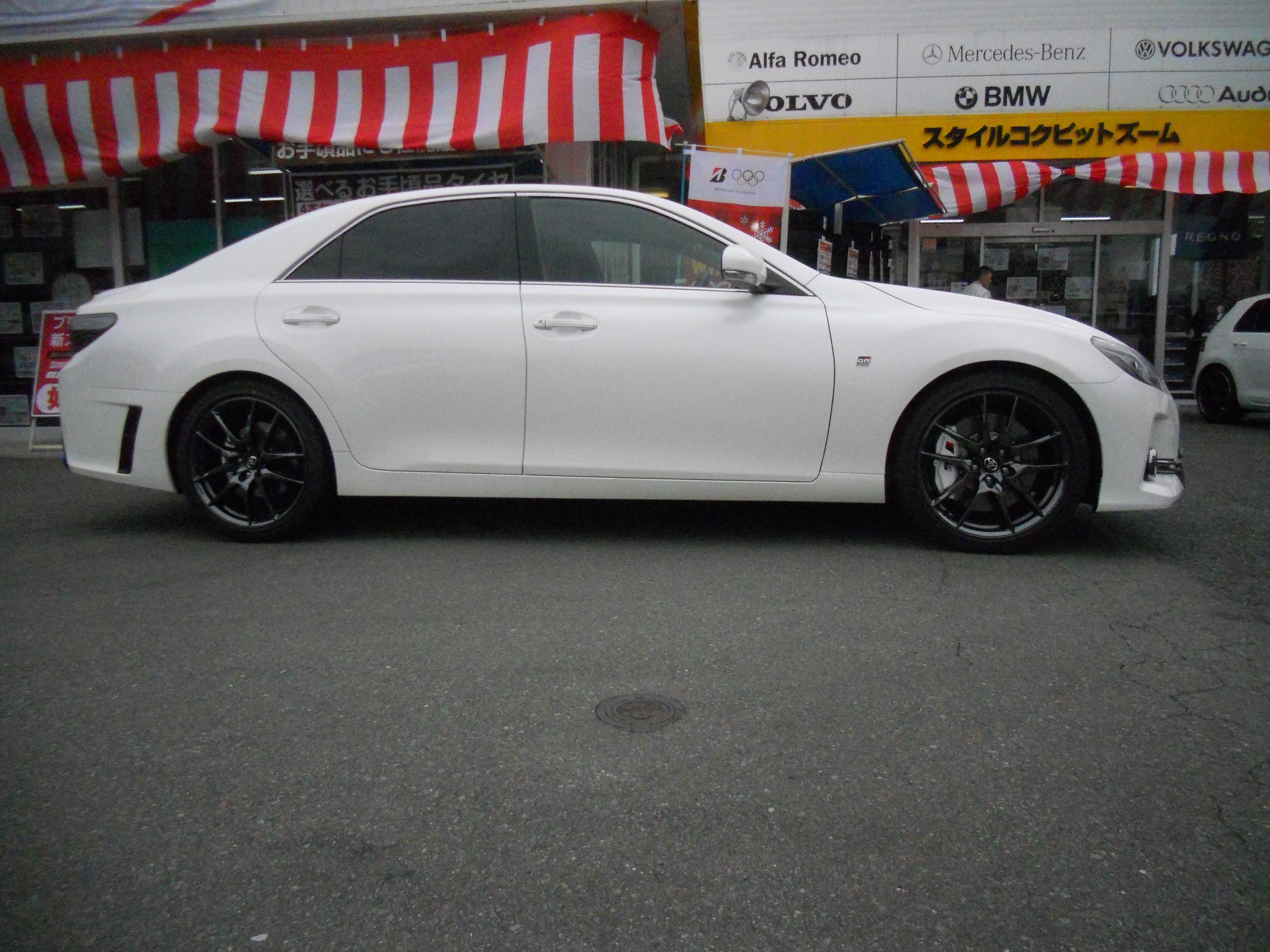 トヨタ マークx Grスポーツ 柿本マフラー装着 スタッフ日記 スタイルコクピット ズーム 車のカスタマイズにかかわるスタッフより