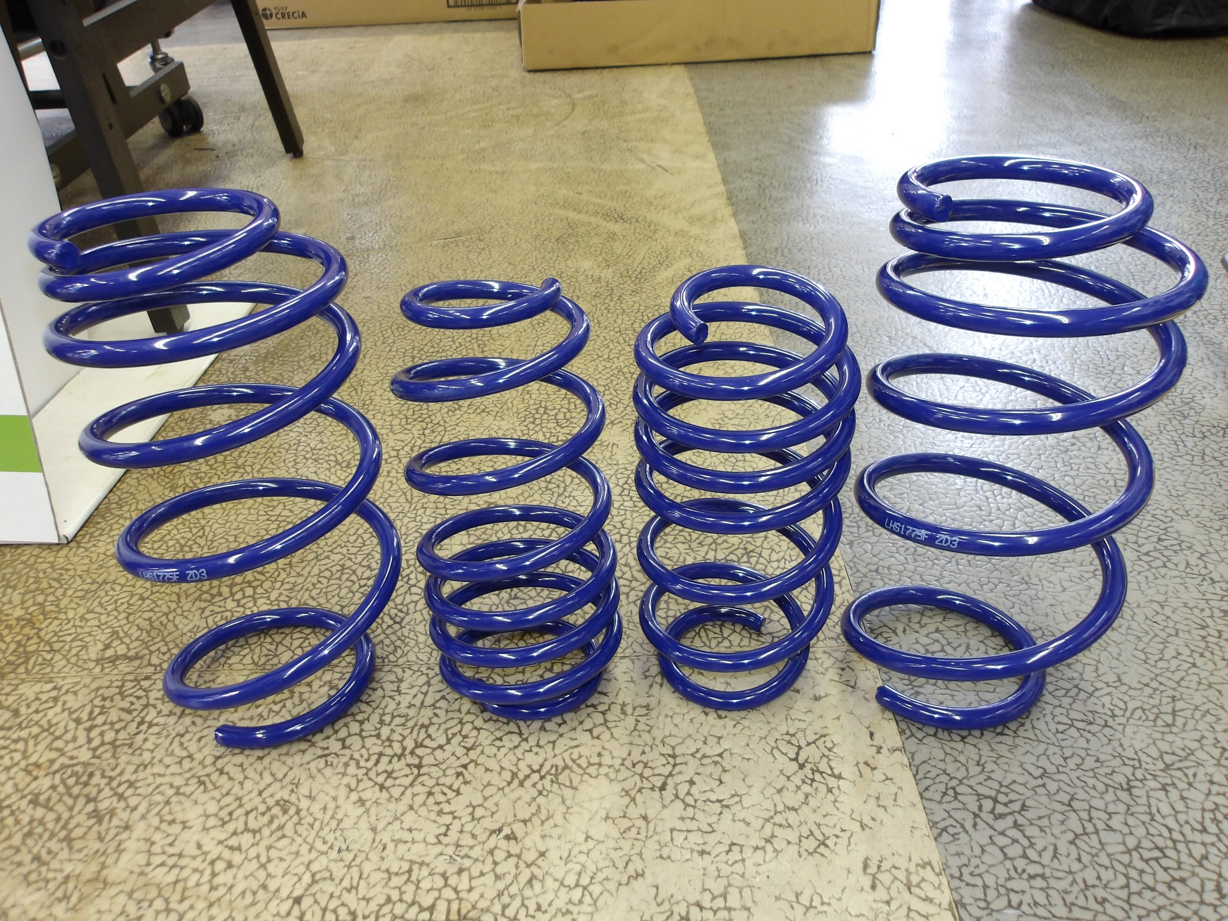 スイフトスポーツ（ZC33S）KYB製「ローファースポーツL・H・S