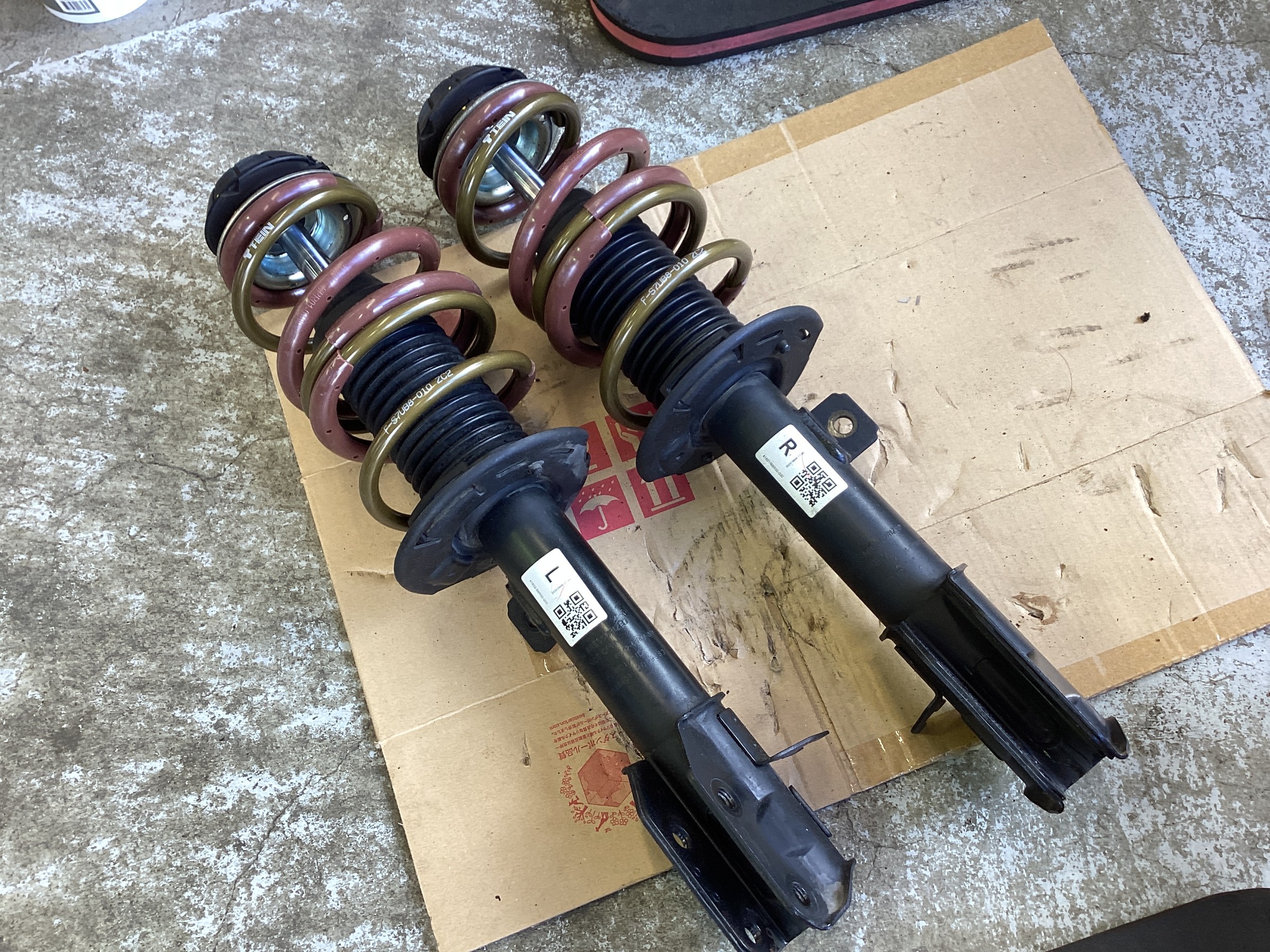 スイフトスポーツ ZC33S スプリング交換します！ | スズキ