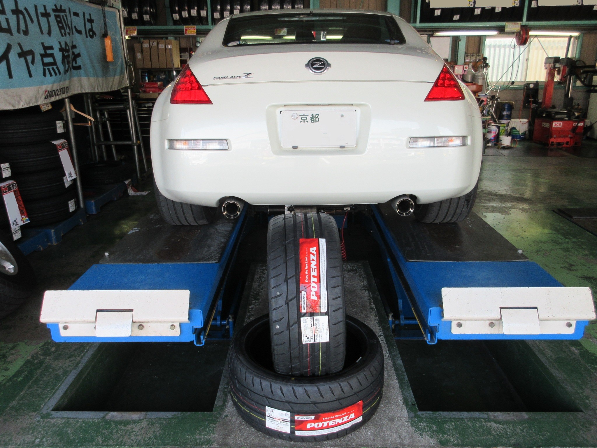 前後サイズ違いのタイヤはローテーション出来ないので2本ずつの交換に