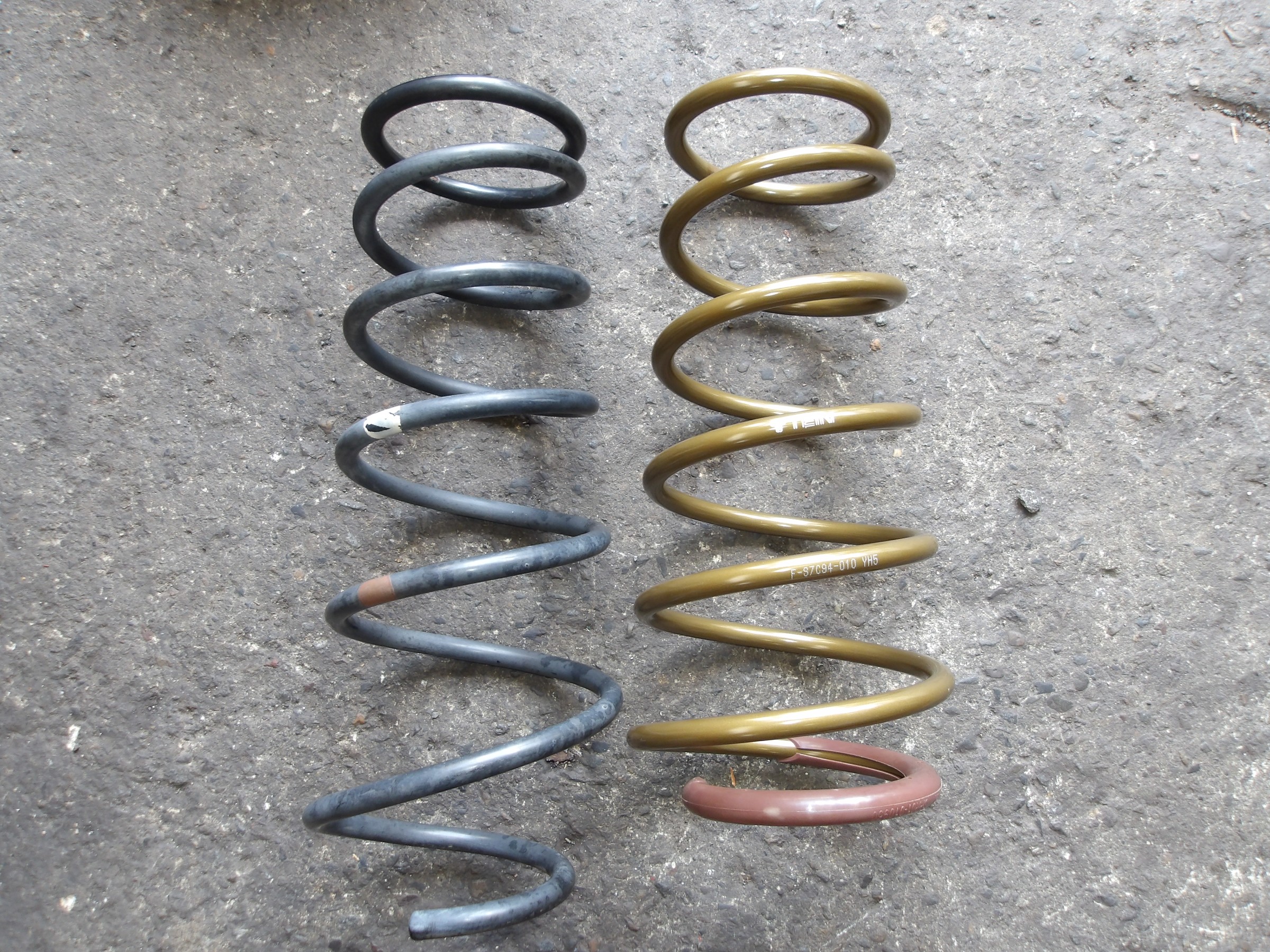 ⅰQ（KGJ10）テイン製ローダウンスプリング「HIGH.TECH」装着（持込み