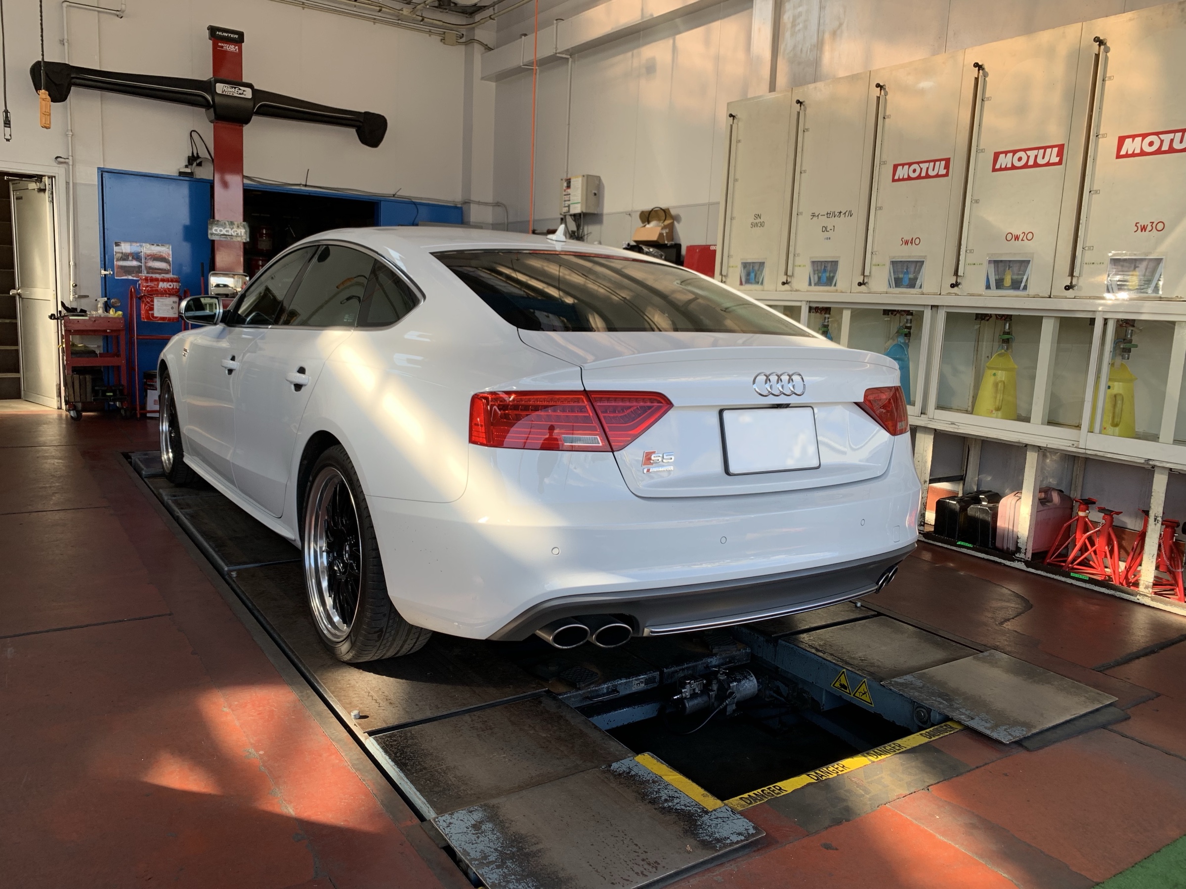 アウディS5スポーツバック アイバッハ タウンサス取り付け | アウディ