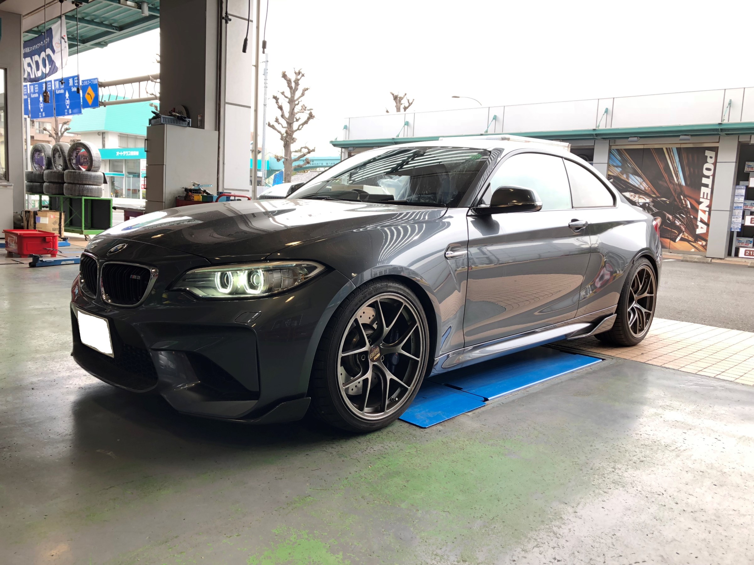 芸能人愛用 BMW M2 F87 リアマフラー 4テール ブラック ハーマン