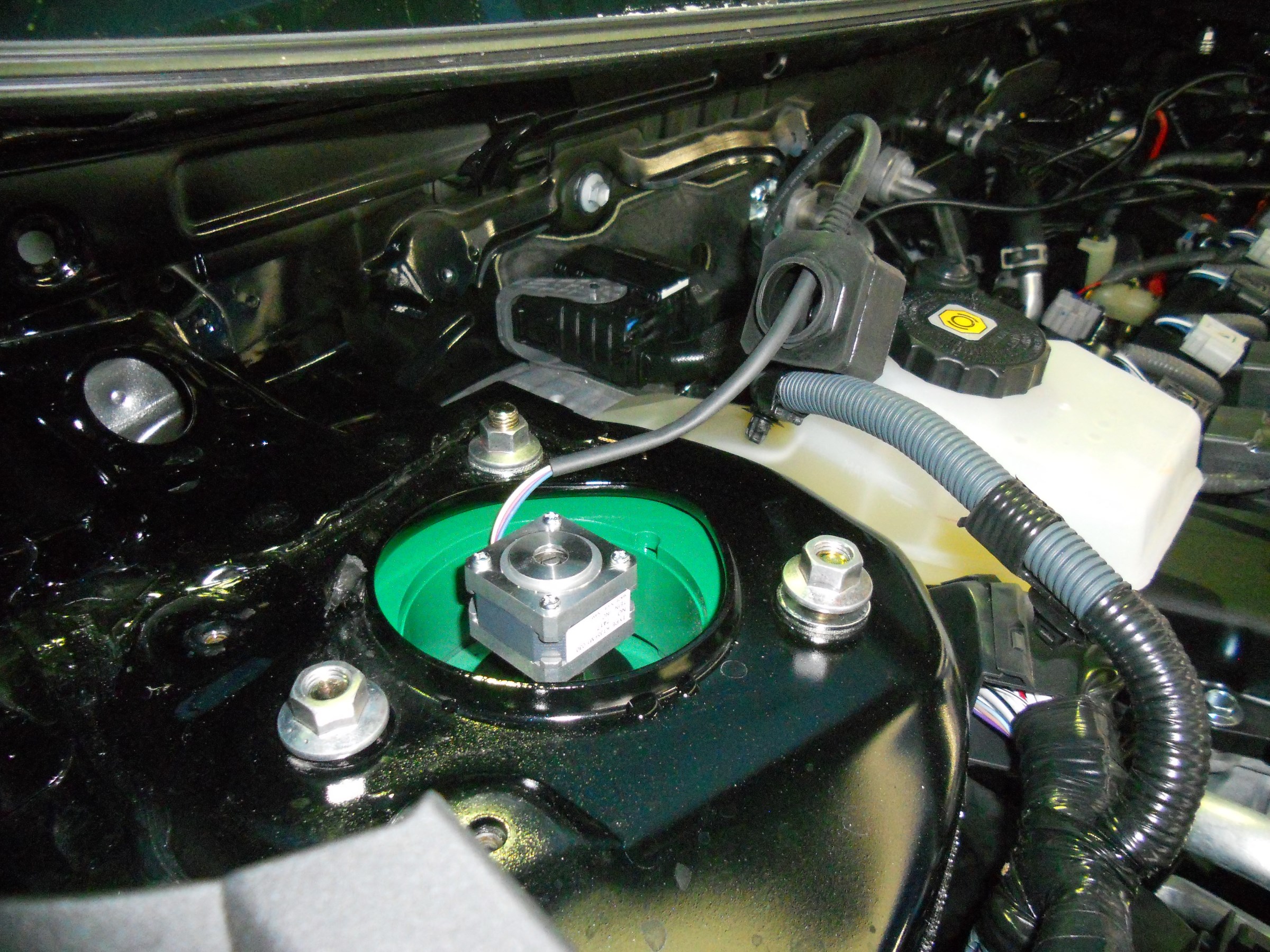 トヨタ プリウスphv Tein車高調 Edfcコントローラー取付 スタッフ日記 スタイルコクピット ズーム 車 のカスタマイズにかかわるスタッフより