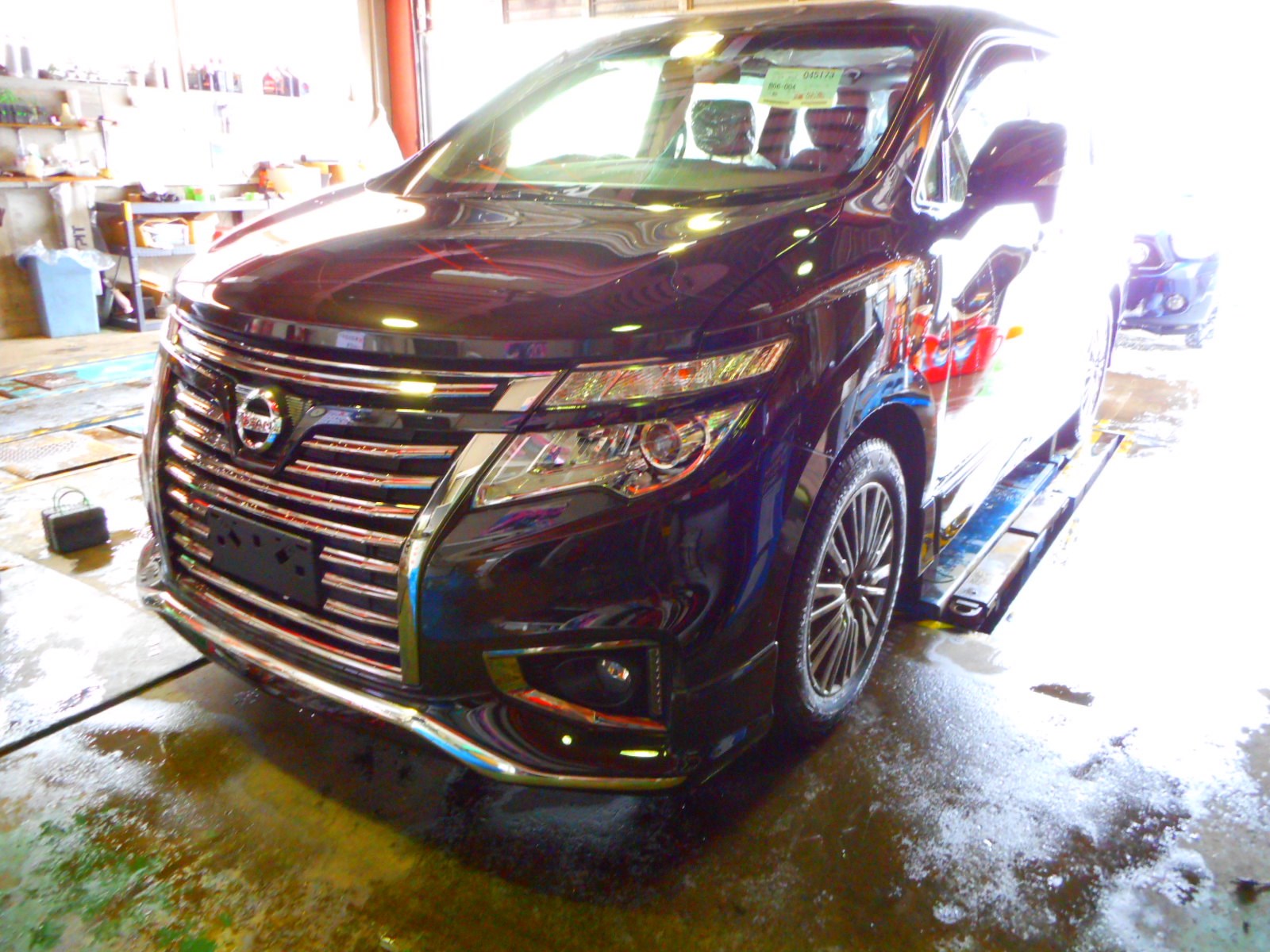 新車エルグランド 車高調 Edfc 柿本マフラー Day1 日産 エルグランド 足まわり サスペンション ブレーキ 吸 排気系 マフラー取付 Pit作業レポート Cockpit Age3 コクピットエイジ 車のカスタマイズにかかわるスタッフより