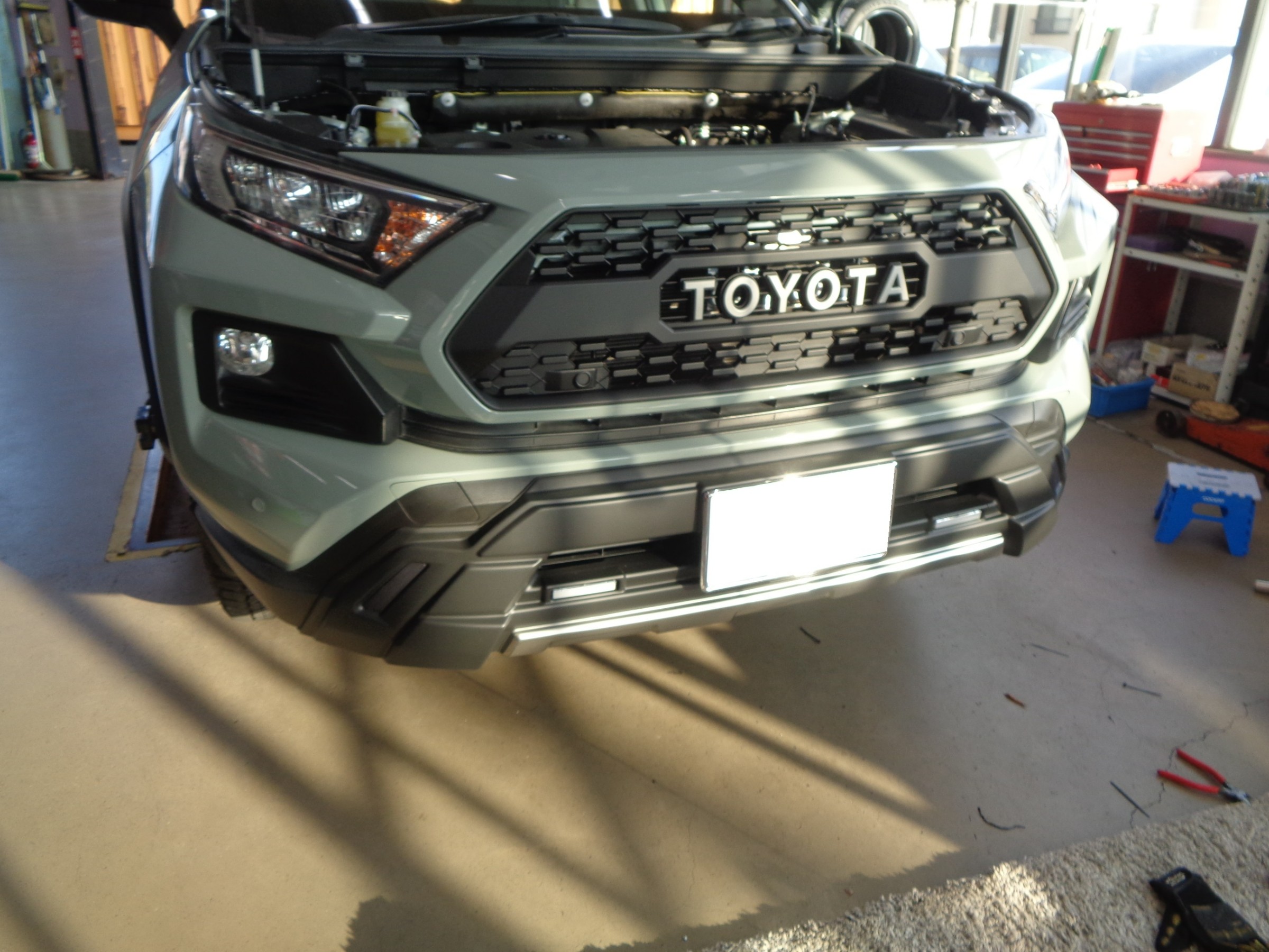トヨタ RAV4 50系アドベンチャーにJAOS フロントバンパーガード