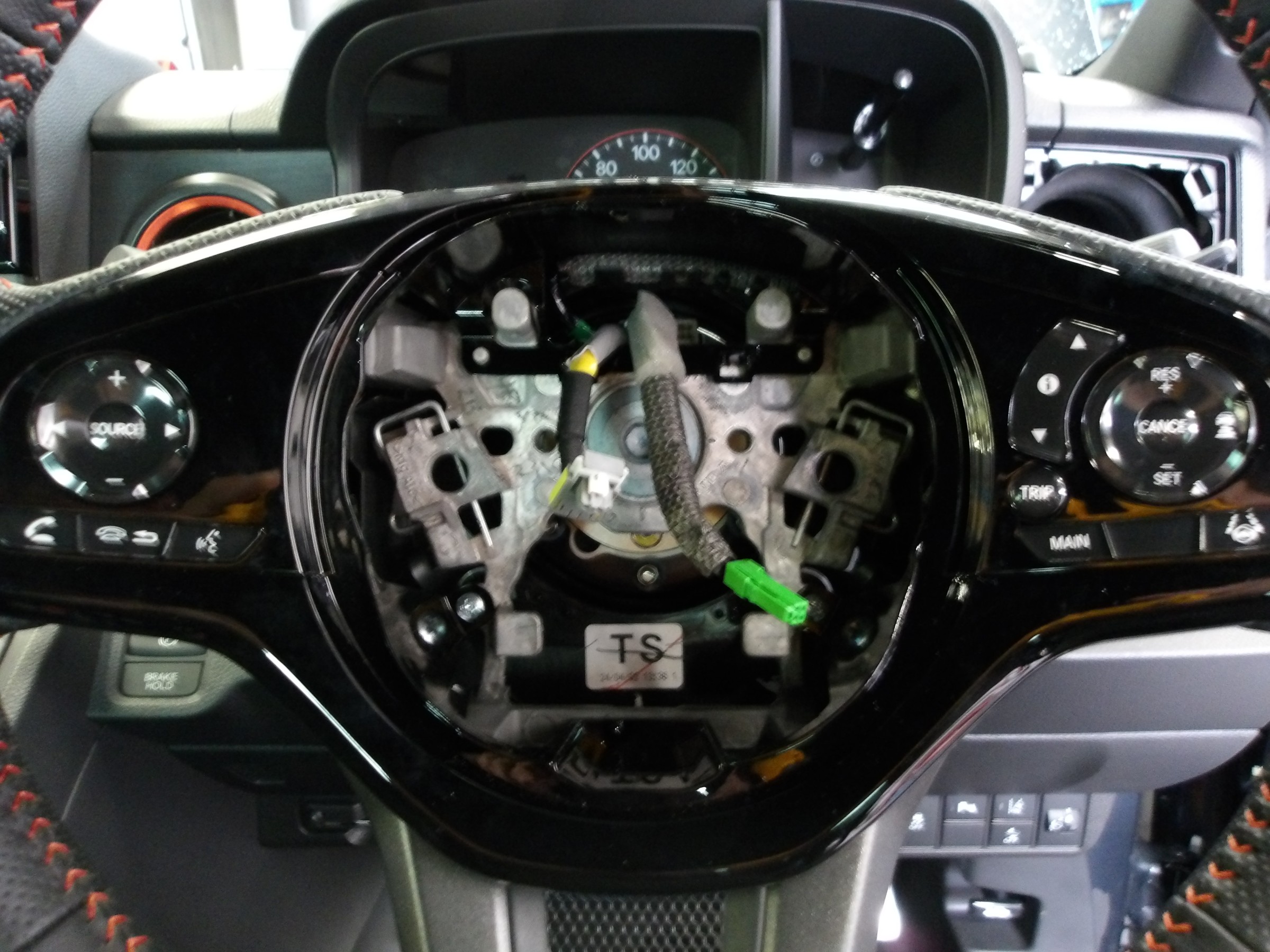 N-ONE（JG3）REAL製オールレザーステアリング装着（純正エア