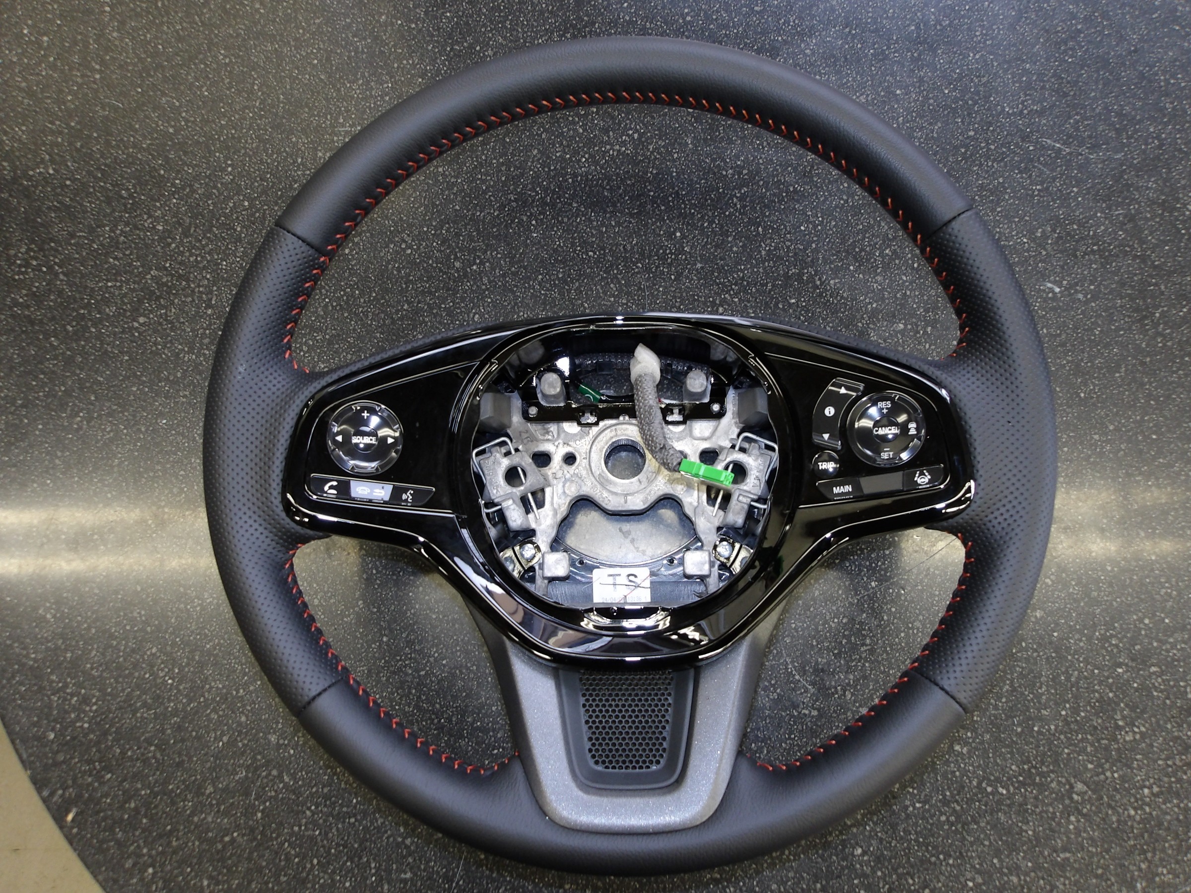 N-ONE（JG3）REAL製オールレザーステアリング装着（純正エアバッグ対応