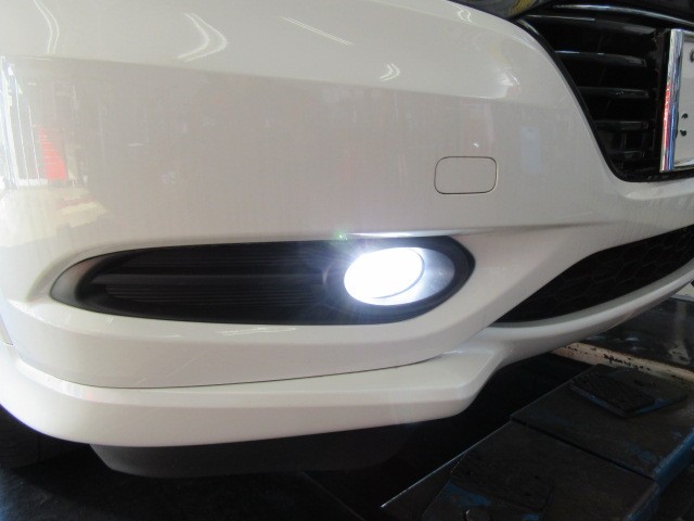 ホワイトとイエローを自由自在に切り替え可能なfog Led Ipf デュアルカラーフォグランプバルブ ホンダ ヴェゼルハイブリッド 店長アサコのブログ コクピット 55 車のカスタマイズにかかわるスタッフより